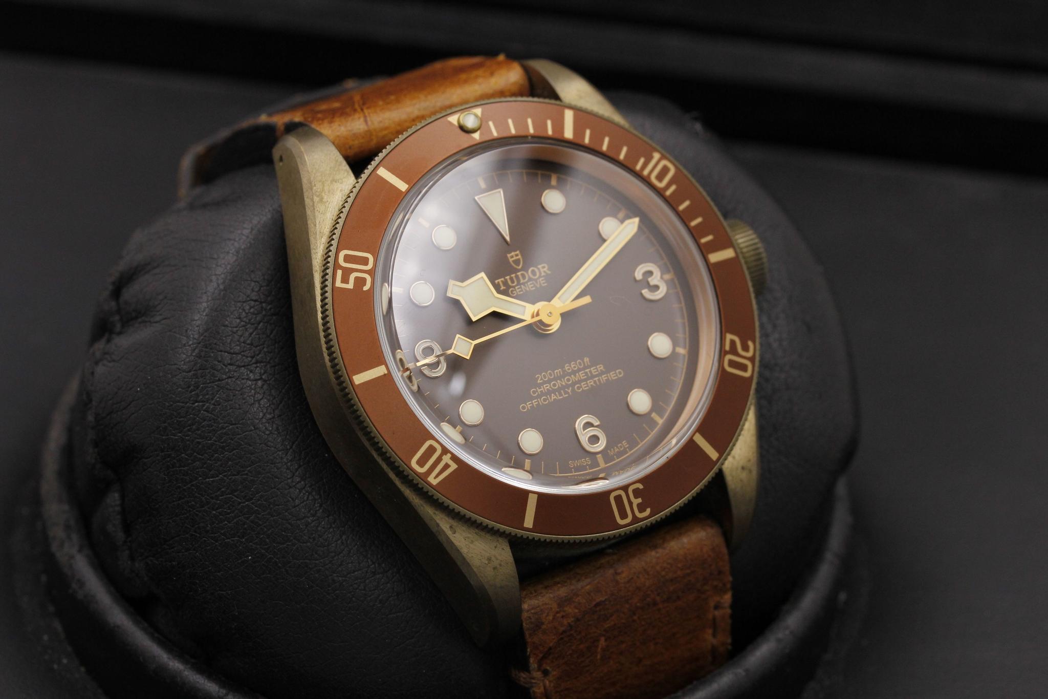 Watch Image 10