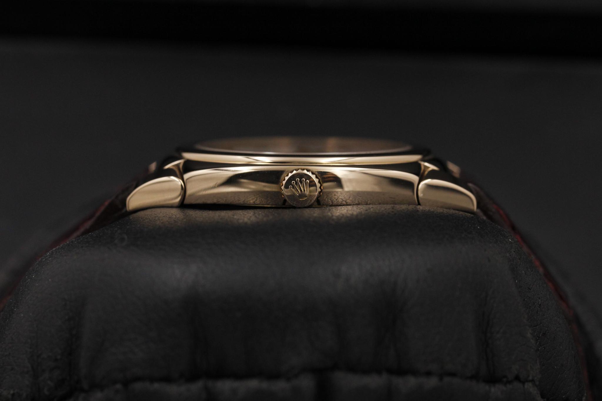 Watch Image 3