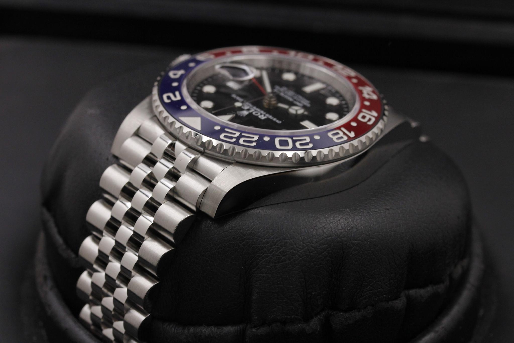 Watch Image 5