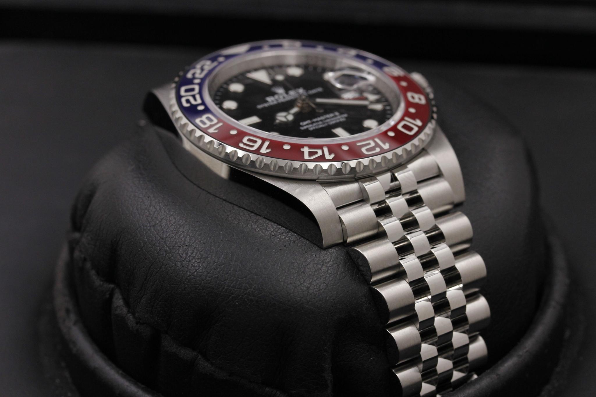 Watch Image 6