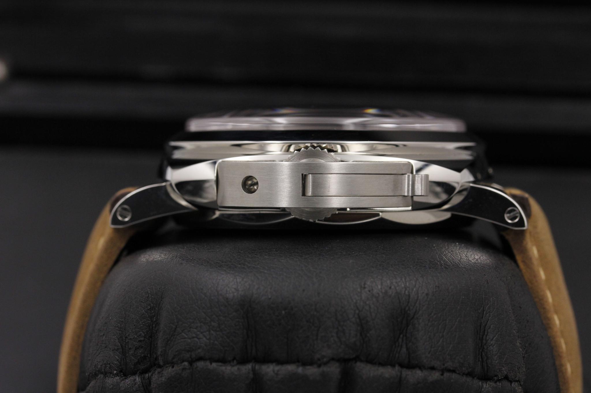 Watch Image 3