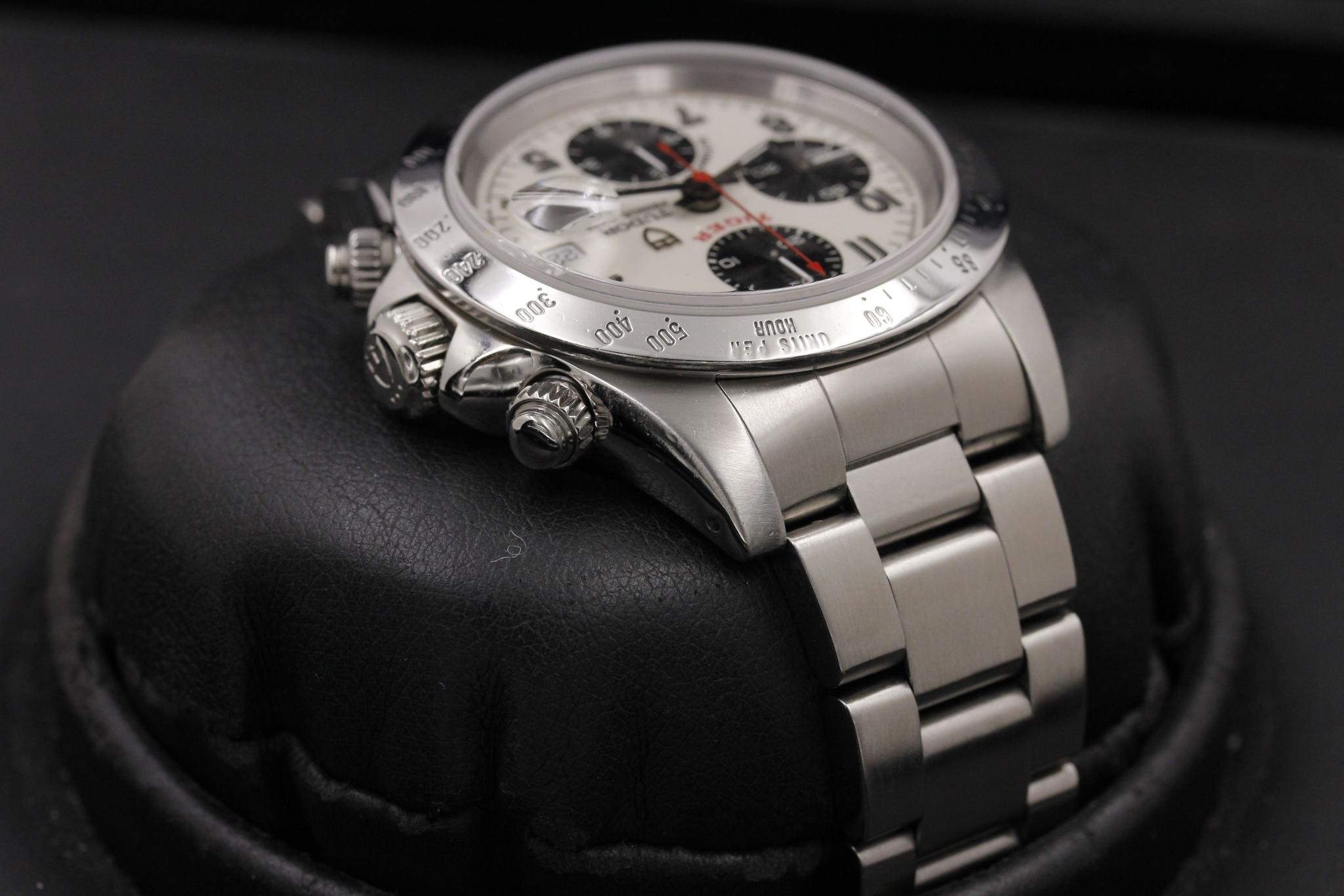 Watch Image 4