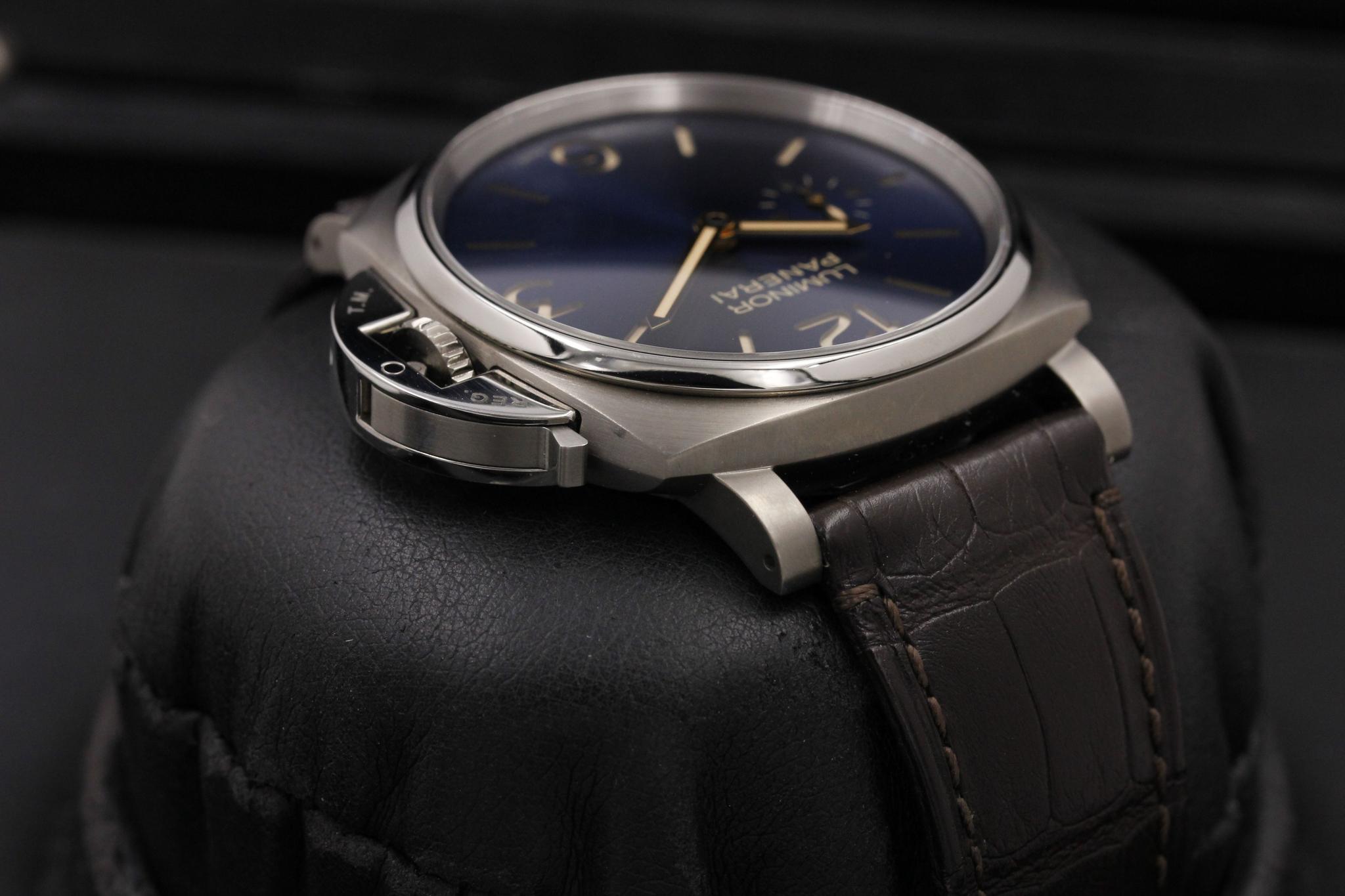Watch Image 4
