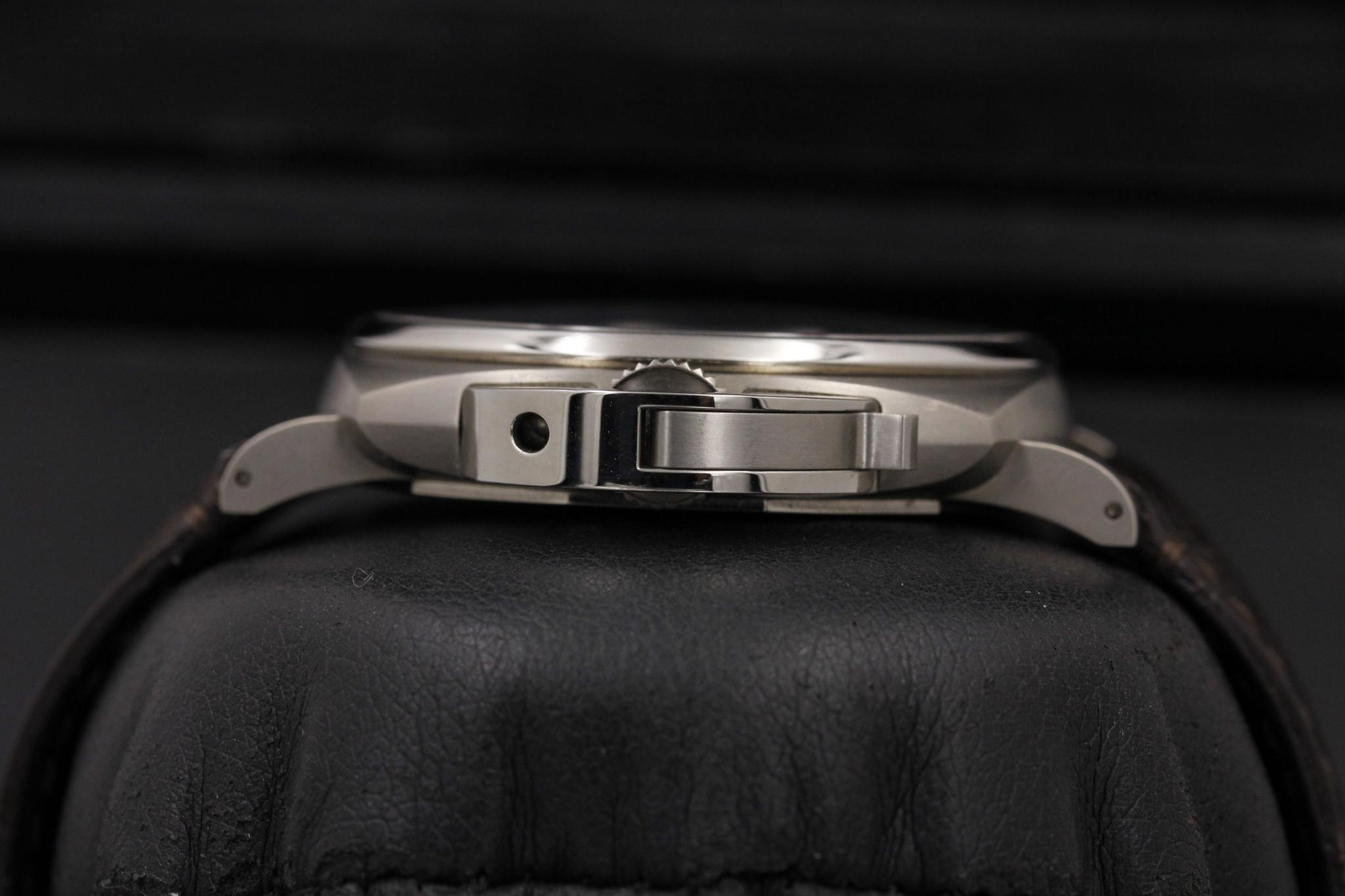 Watch Image 3