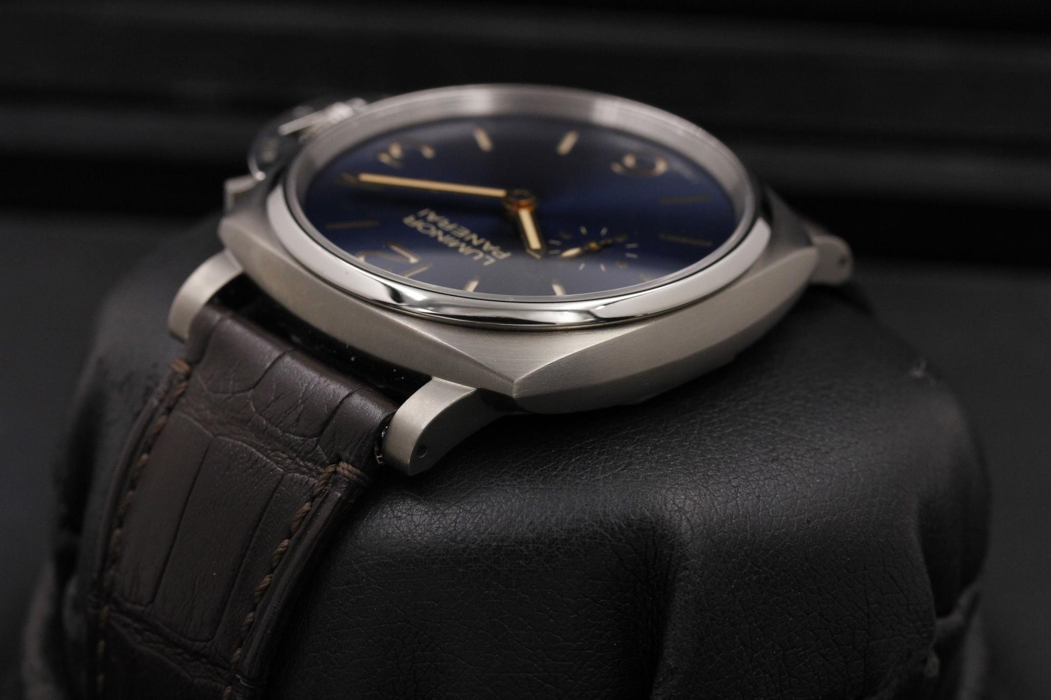Watch Image 5
