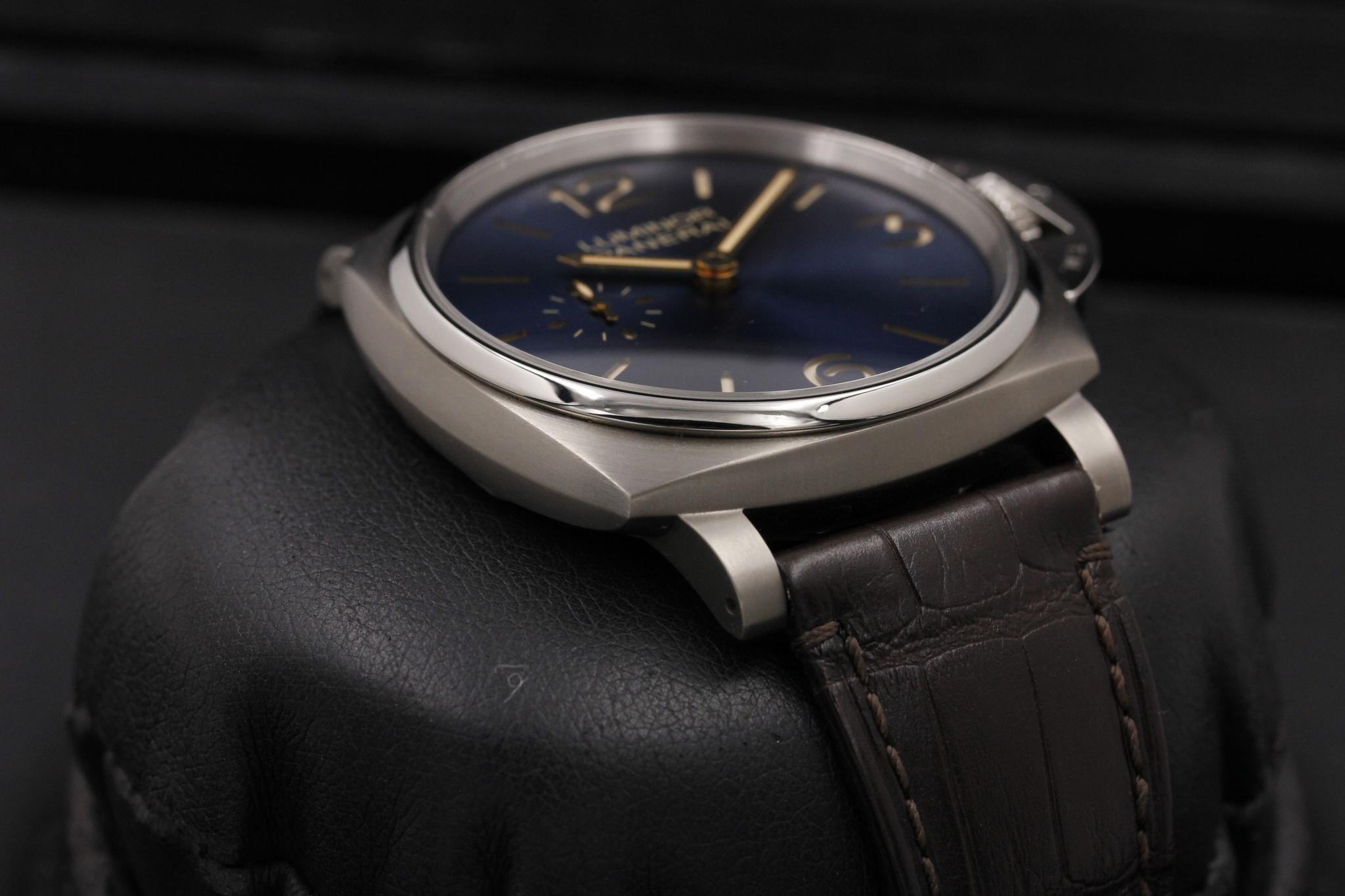 Watch Image 8