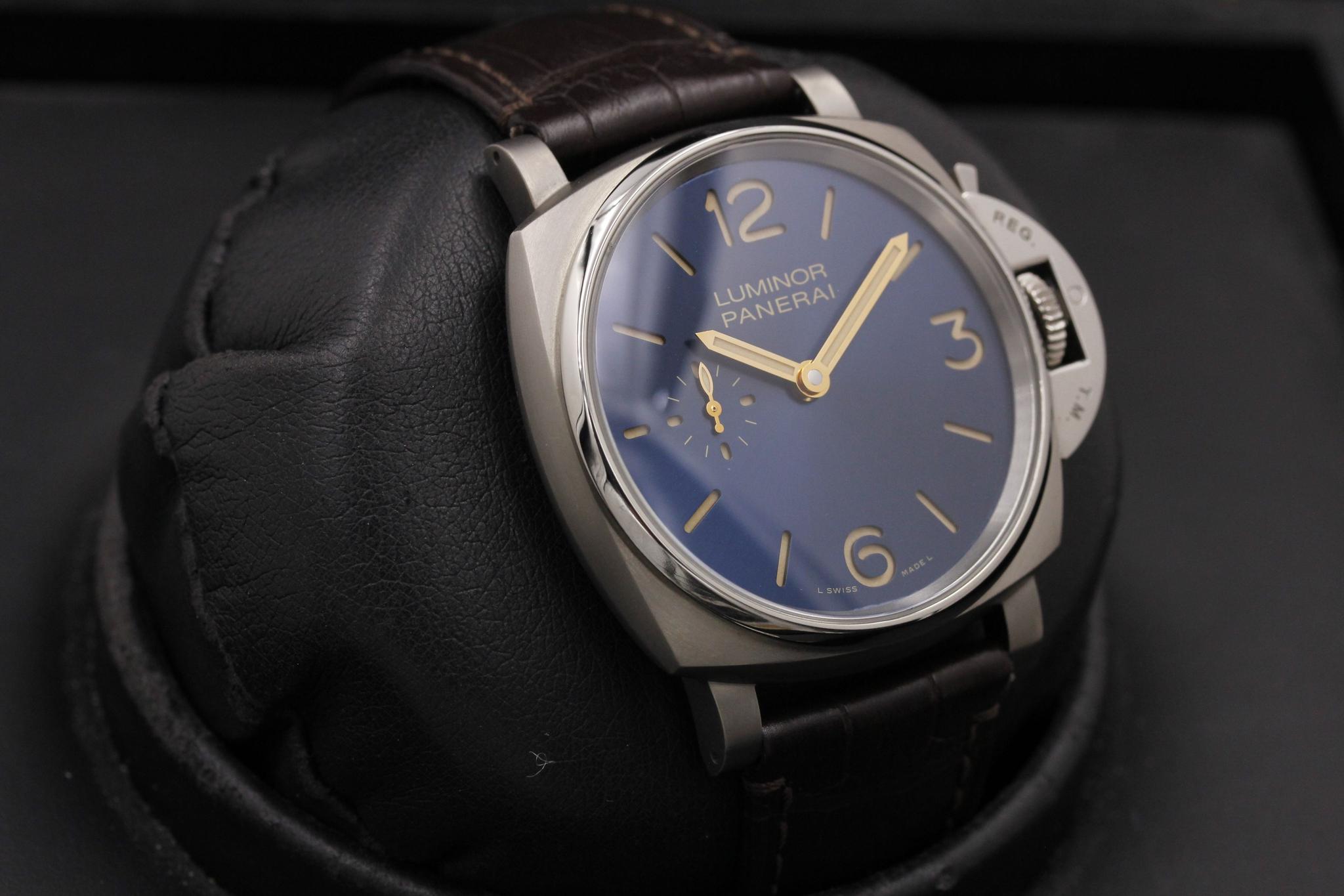Watch Image 10