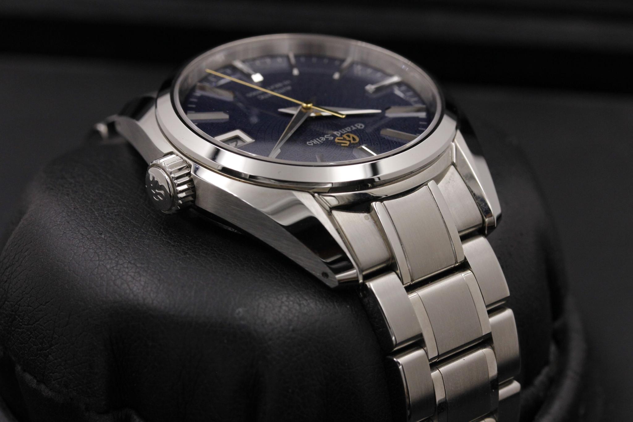 Watch Image 4