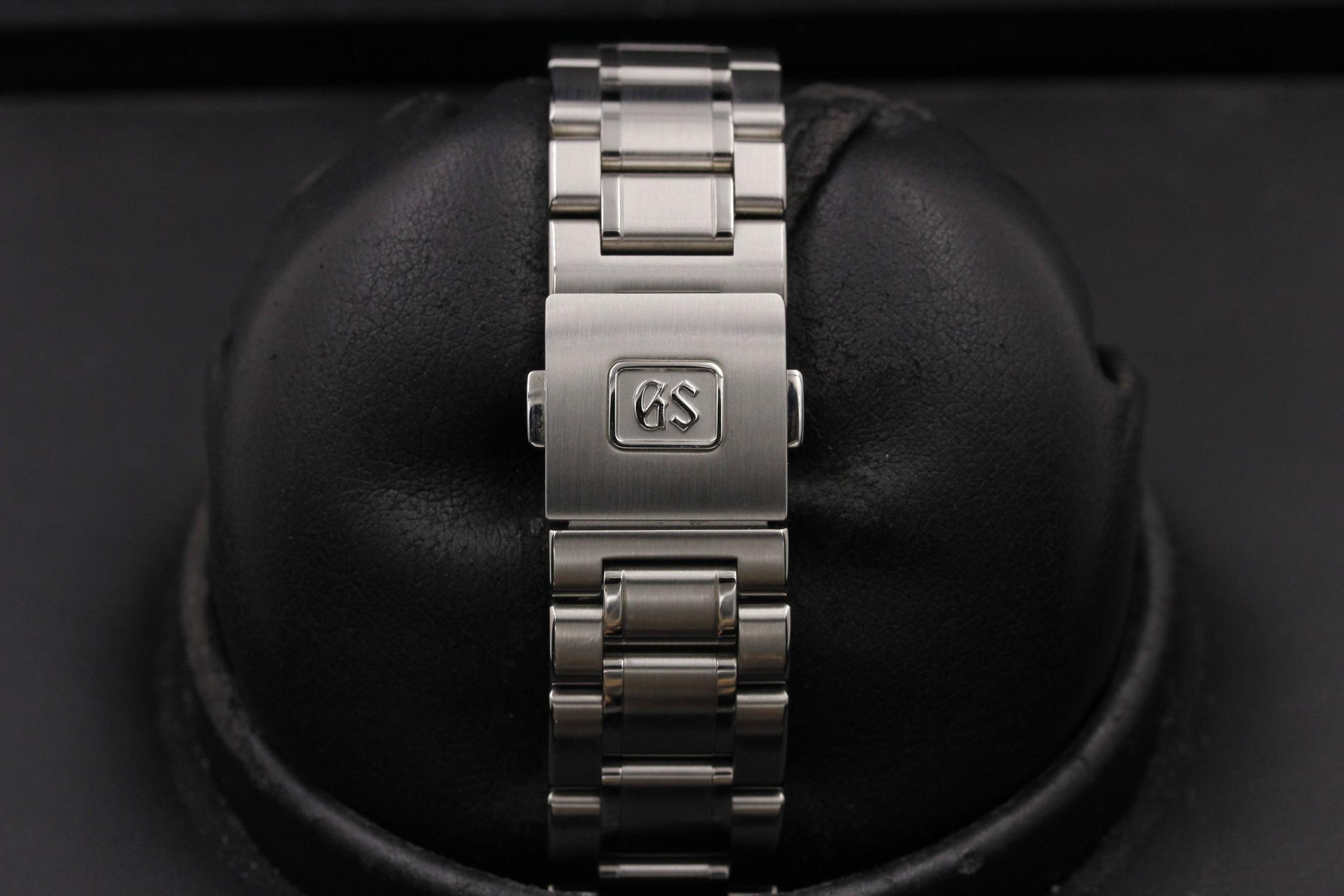Watch Image 8