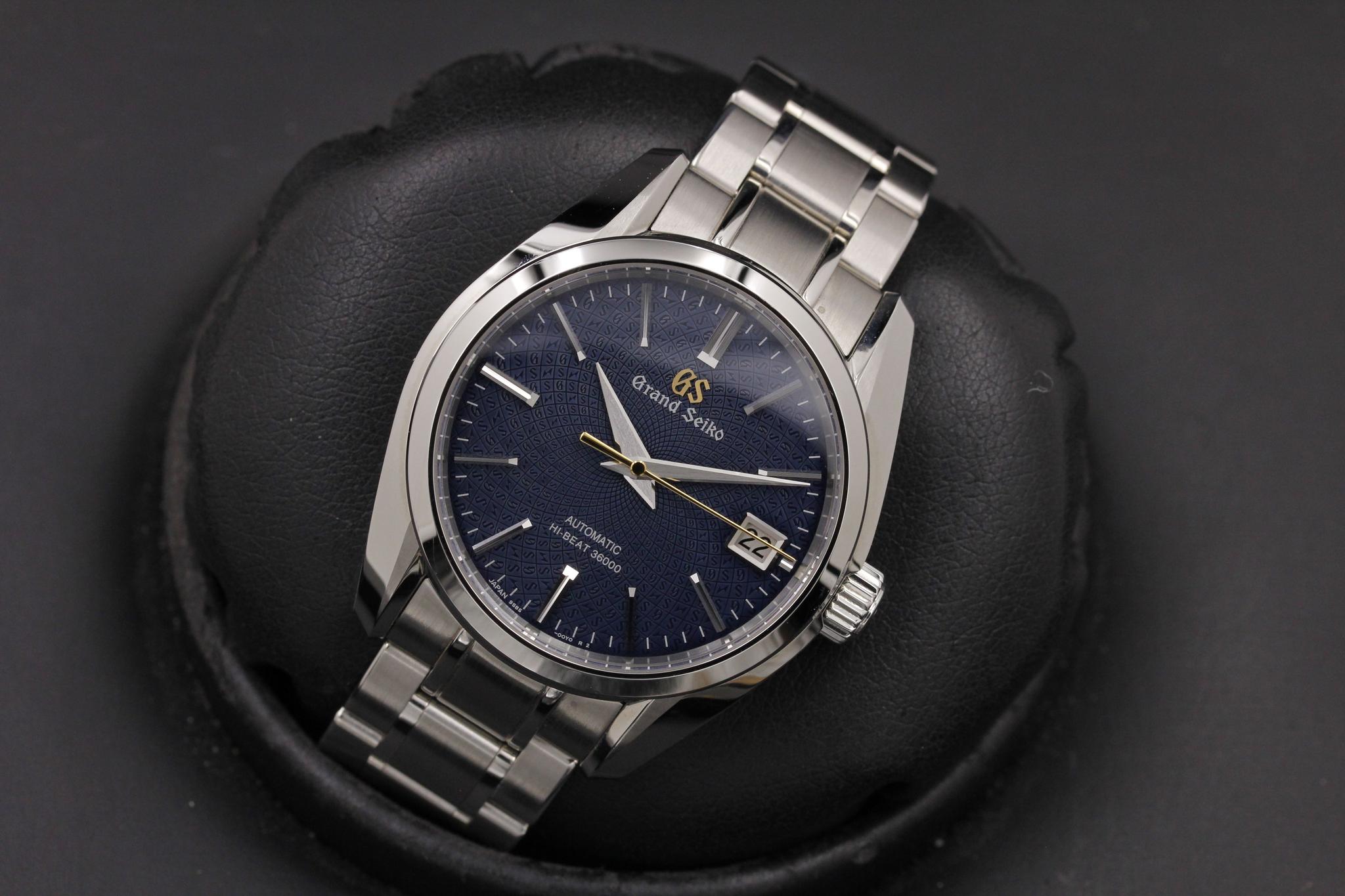 Watch Image 10