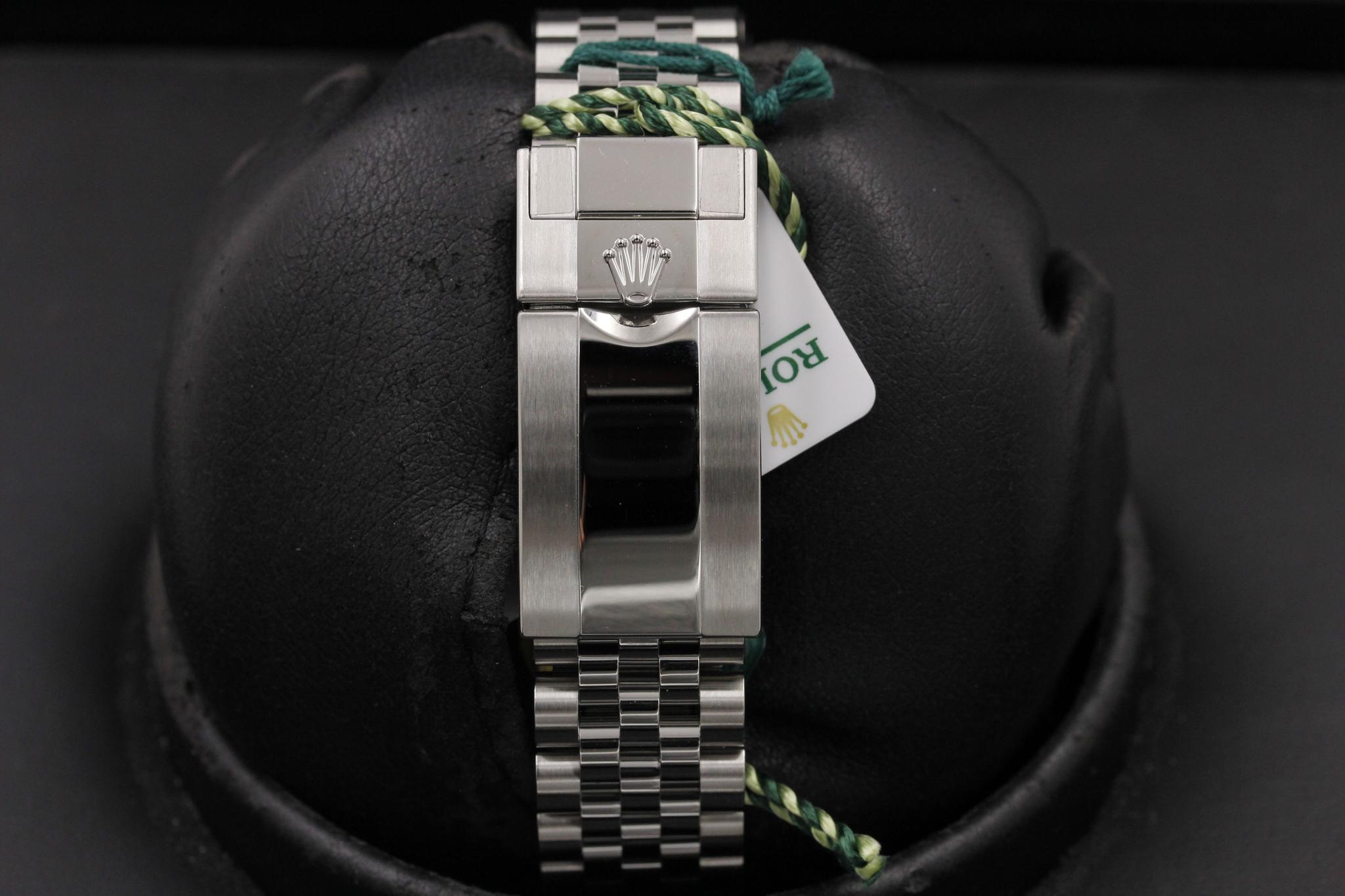 Watch Image 8
