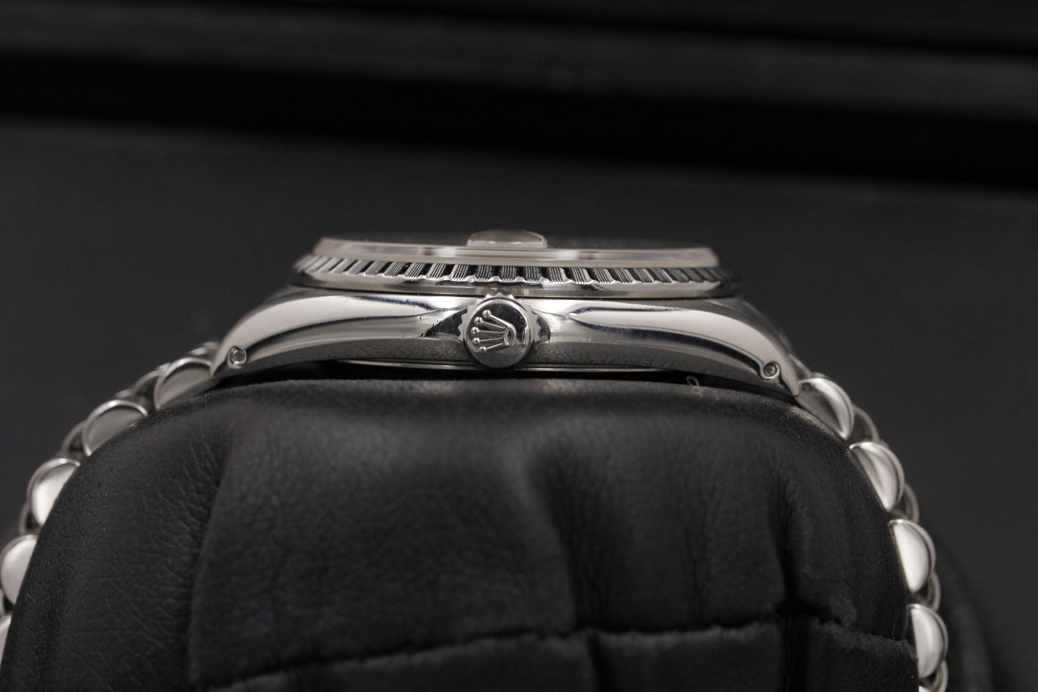Watch Image 3