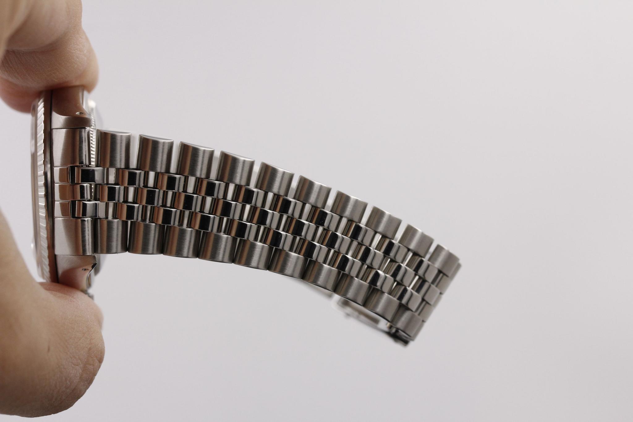 Watch Image 10