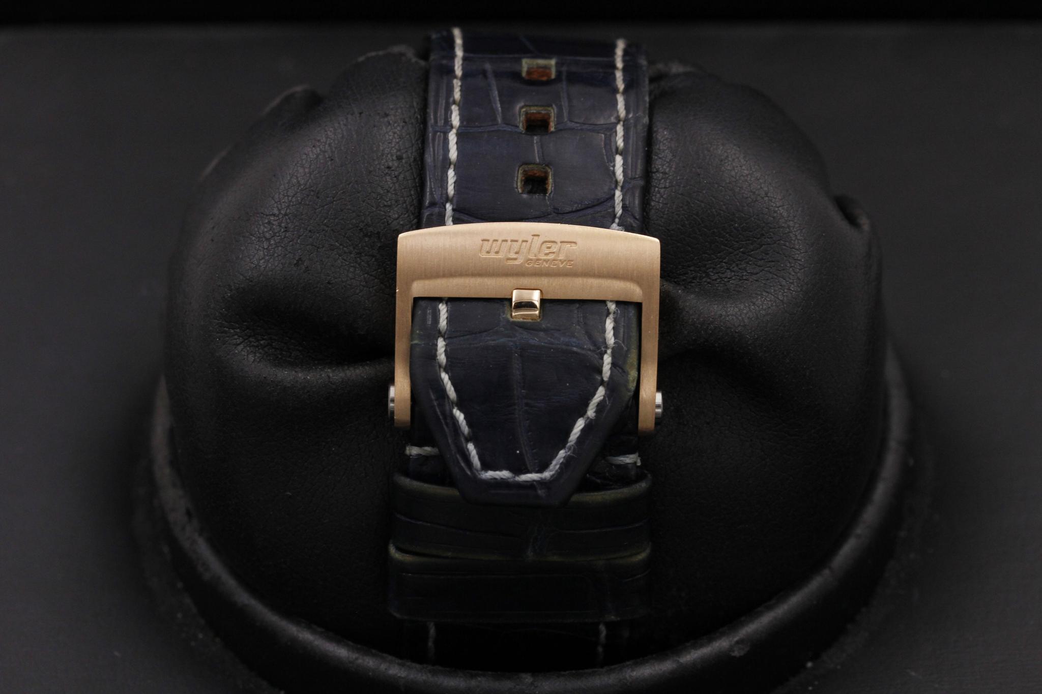 Watch Image 8