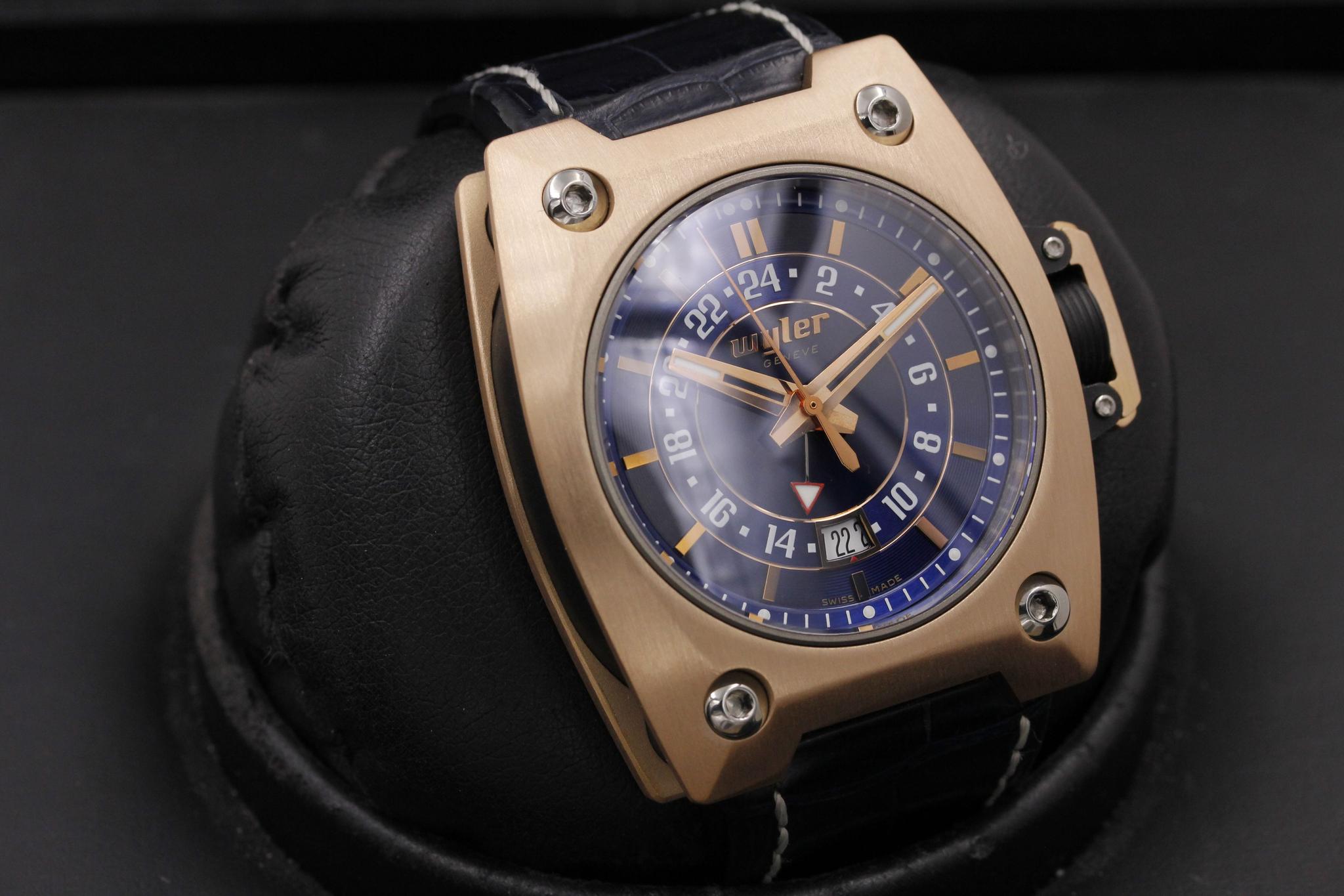 Watch Image 10