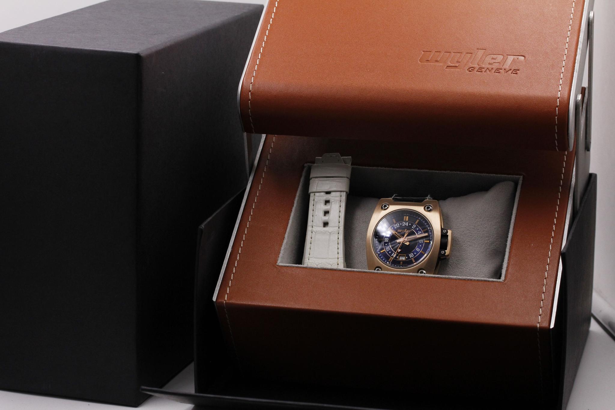 Watch Image 11