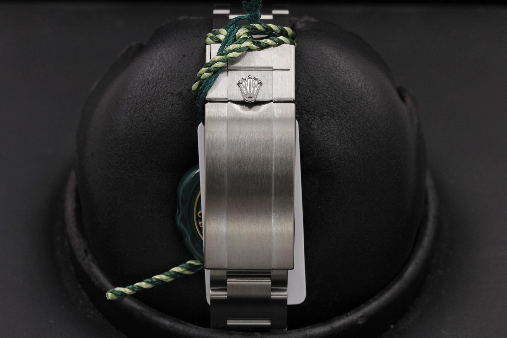 Watch Image 8