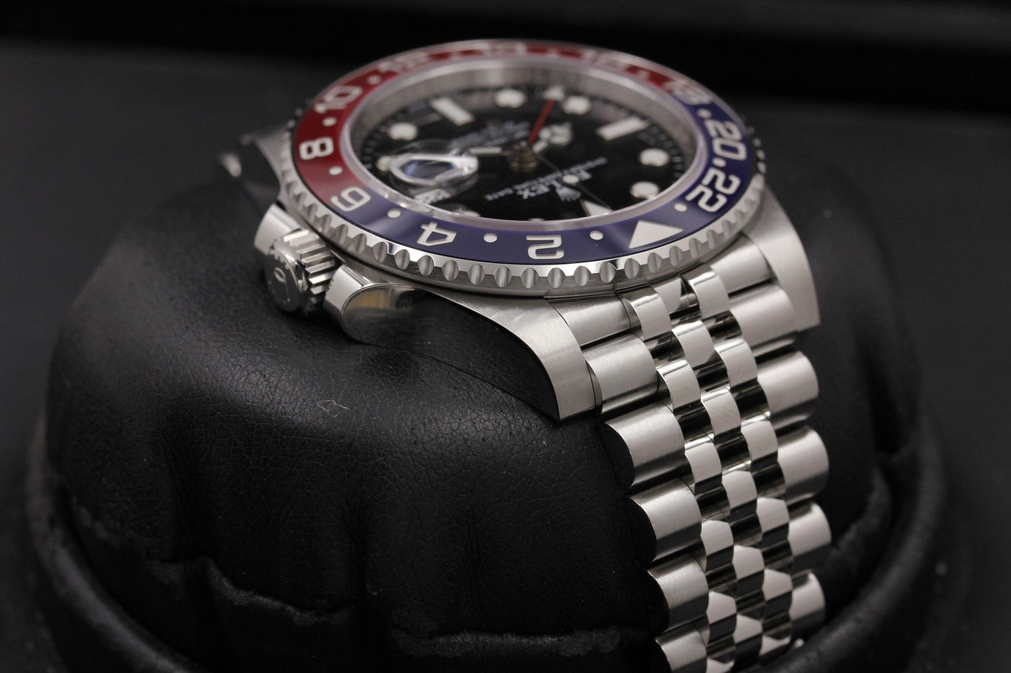 Watch Image 4