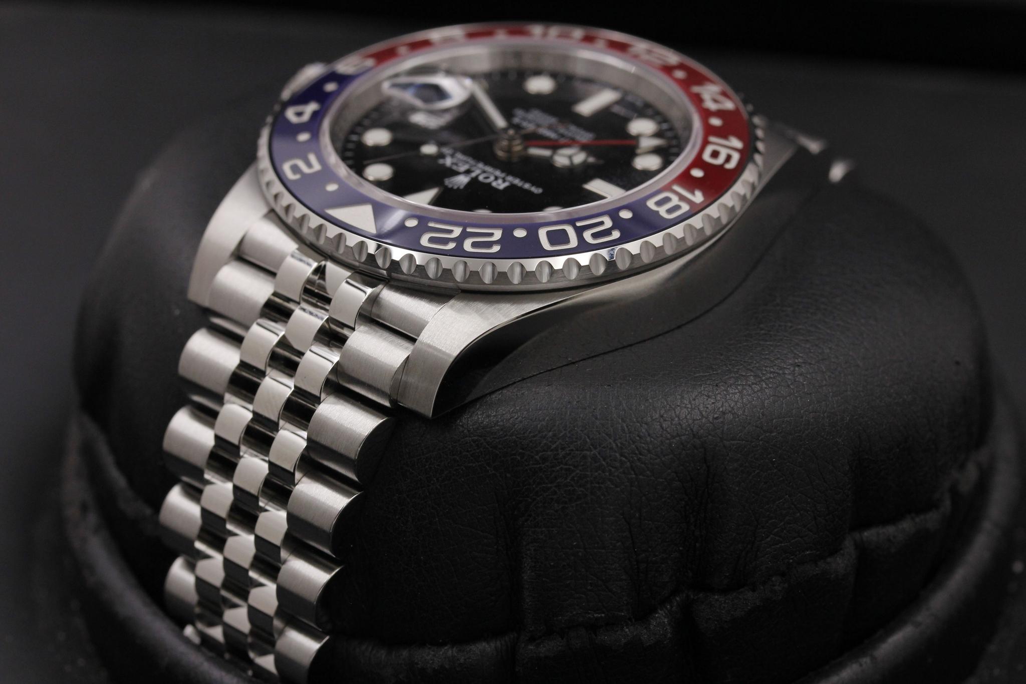 Watch Image 5