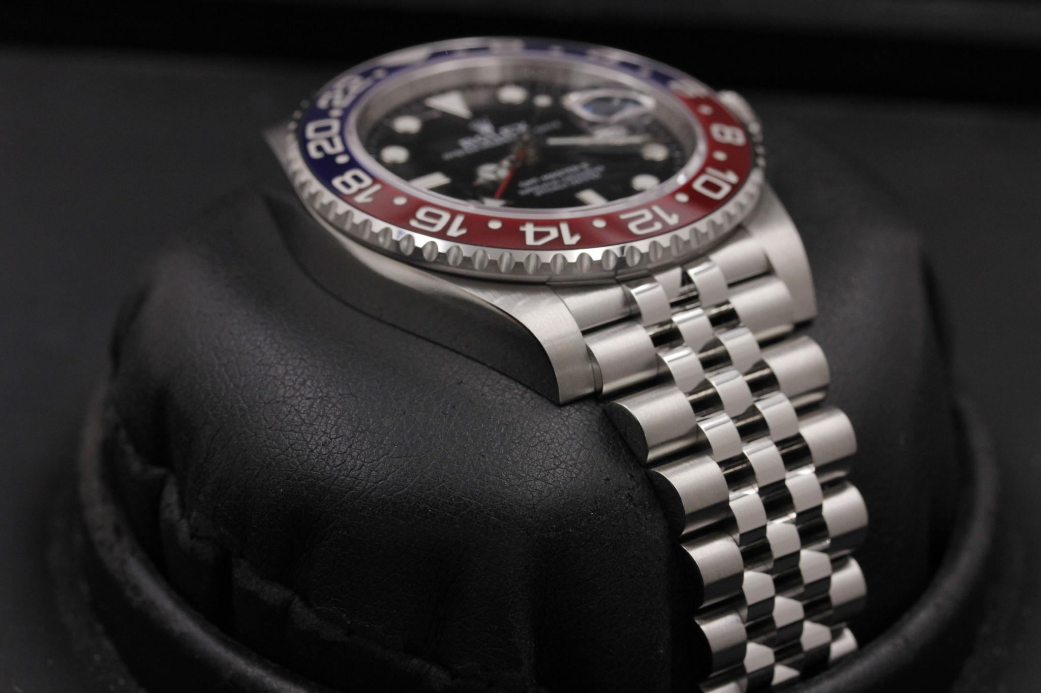 Watch Image 6