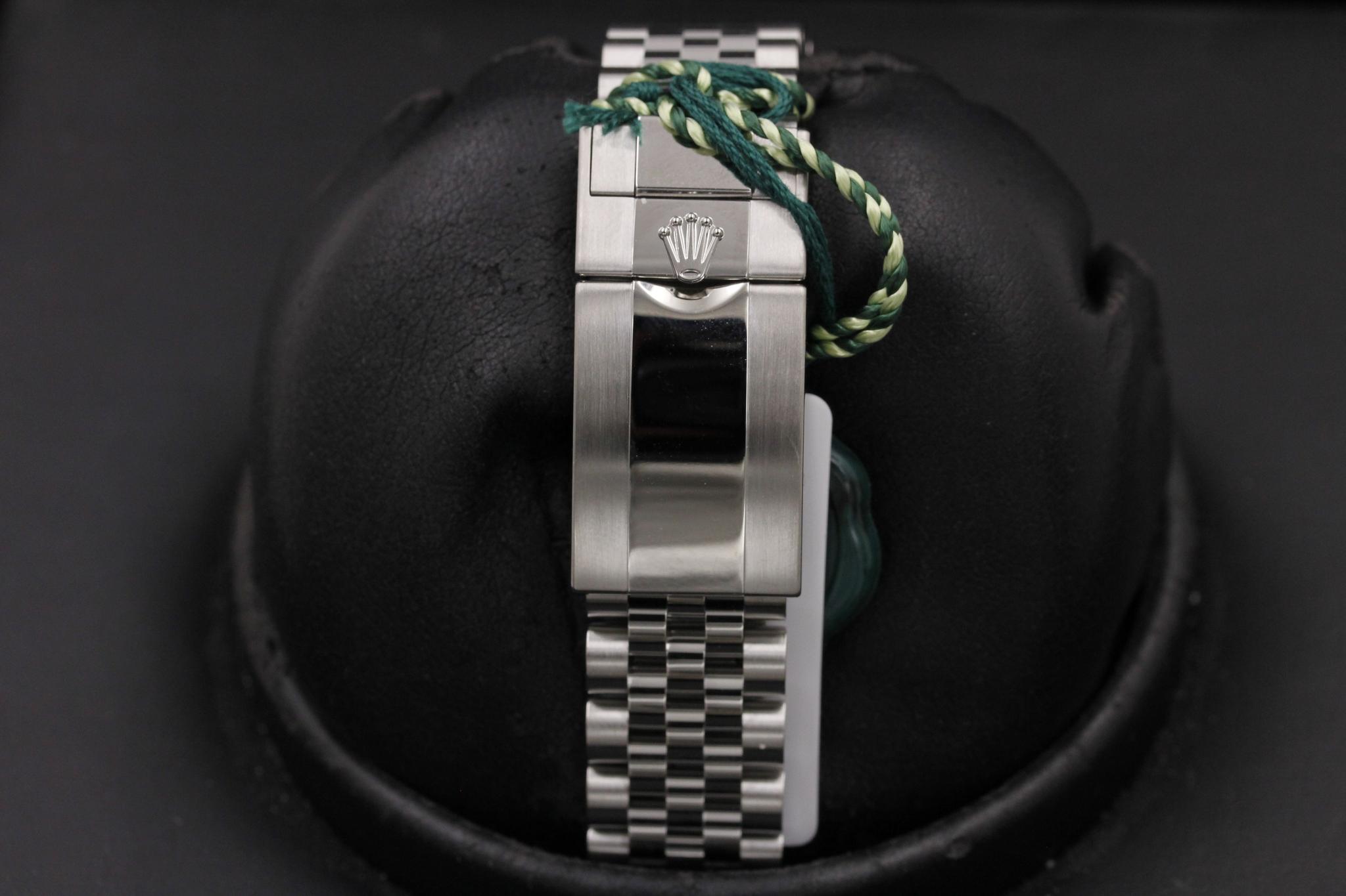 Watch Image 8