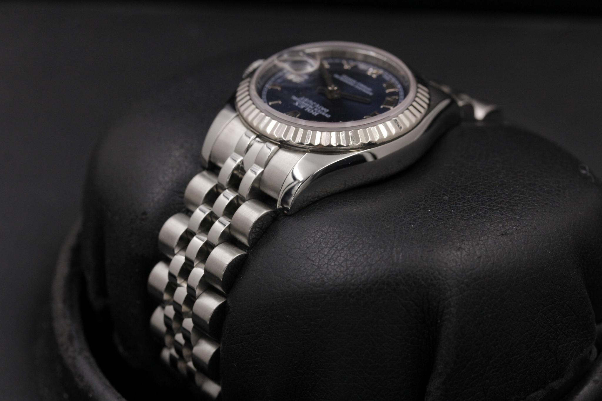 Watch Image 5
