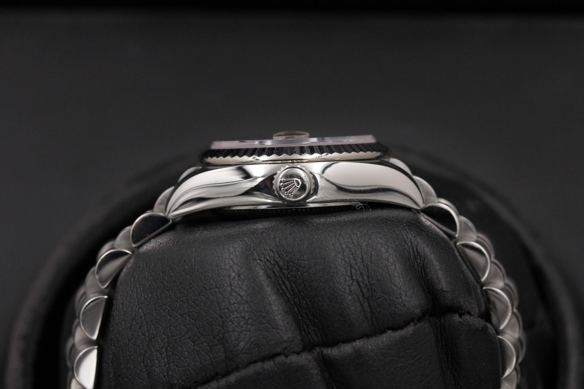 Watch Image 3