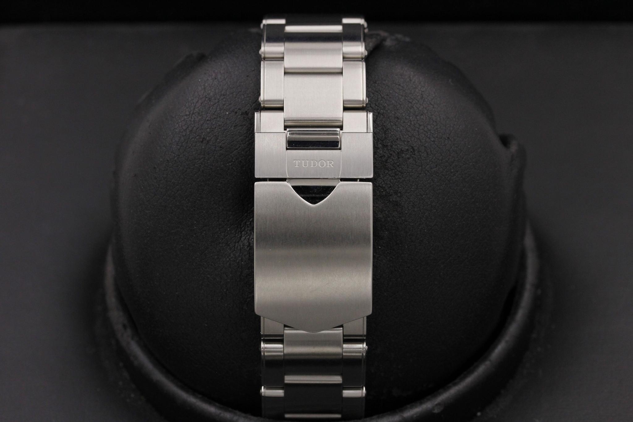 Watch Image 8
