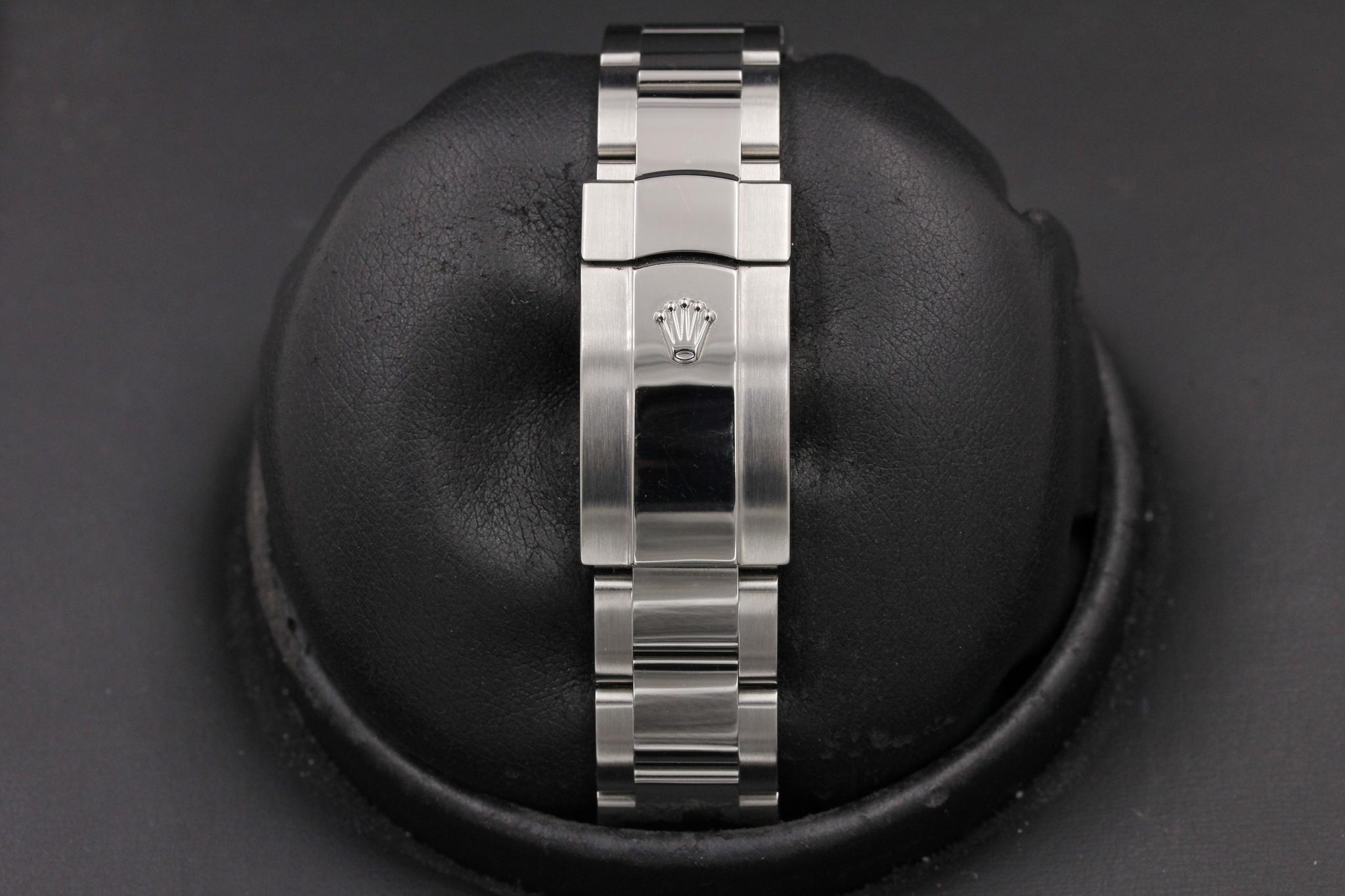 Watch Image 8
