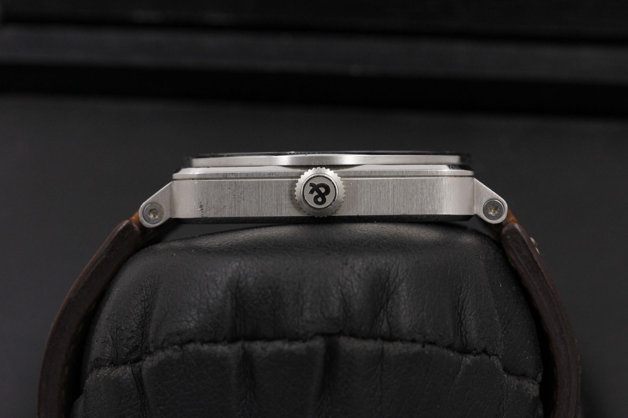 Watch Image 3