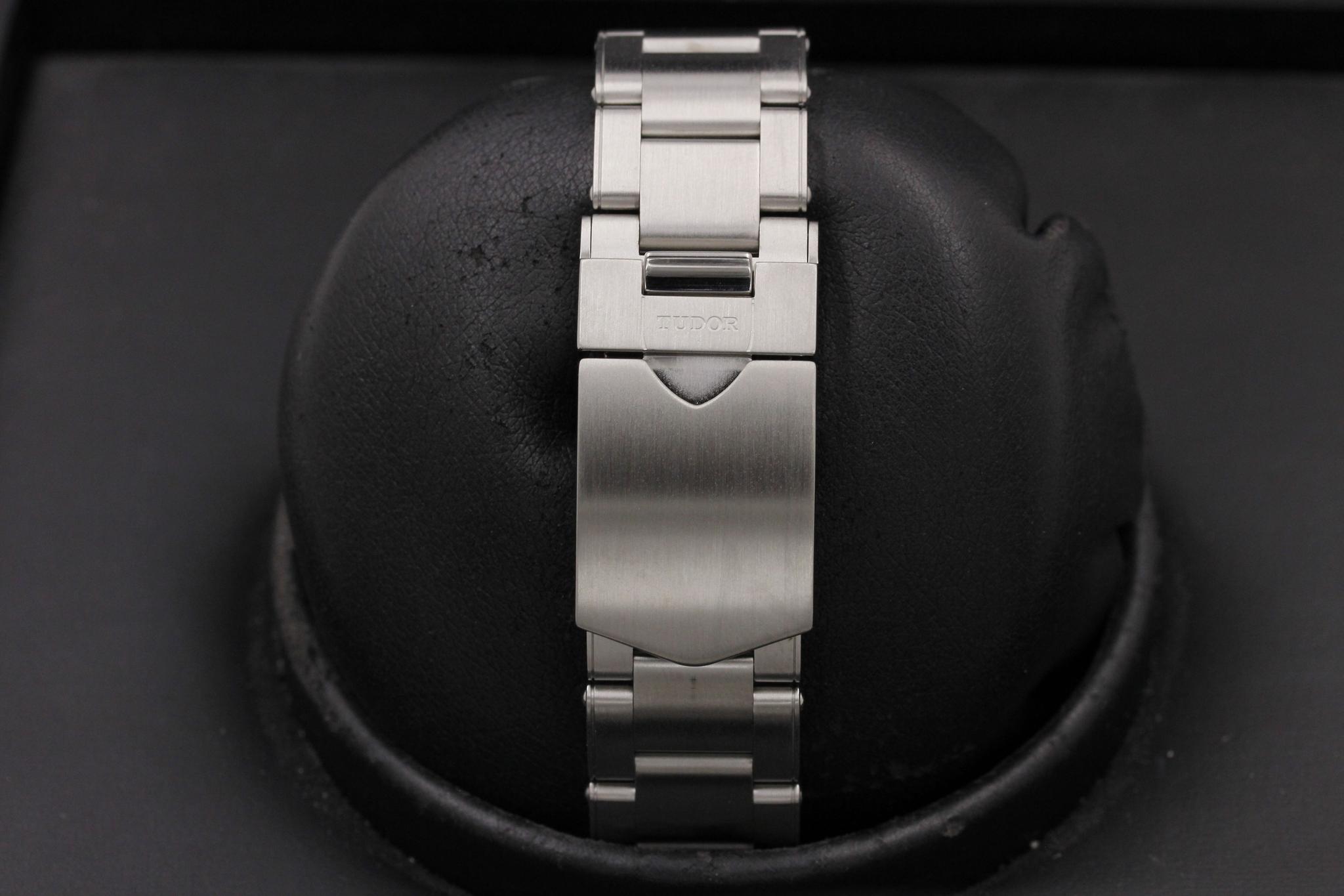Watch Image 8