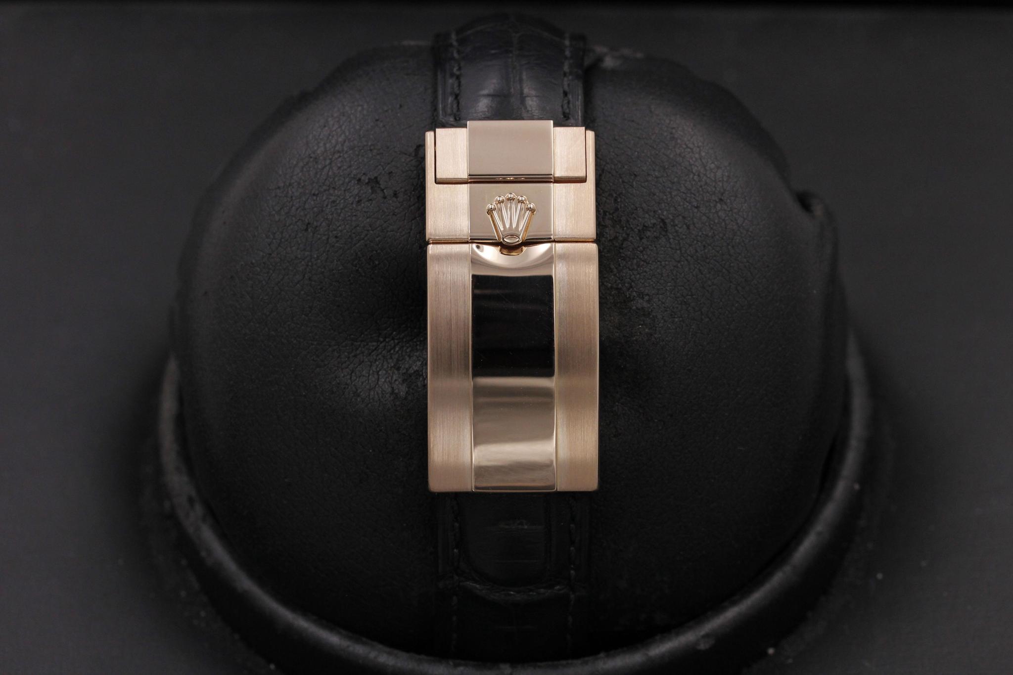 Watch Image 7