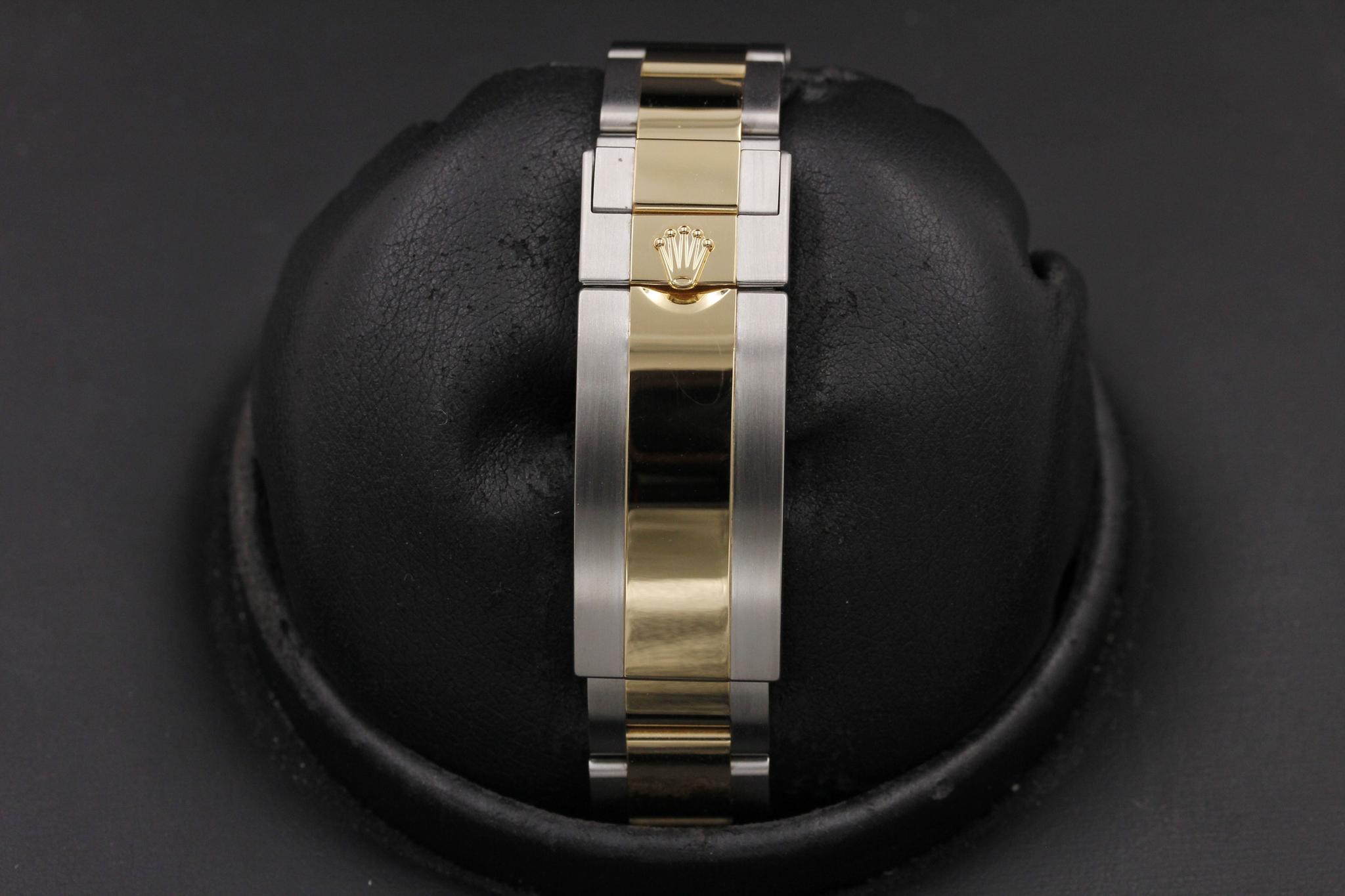 Watch Image 7