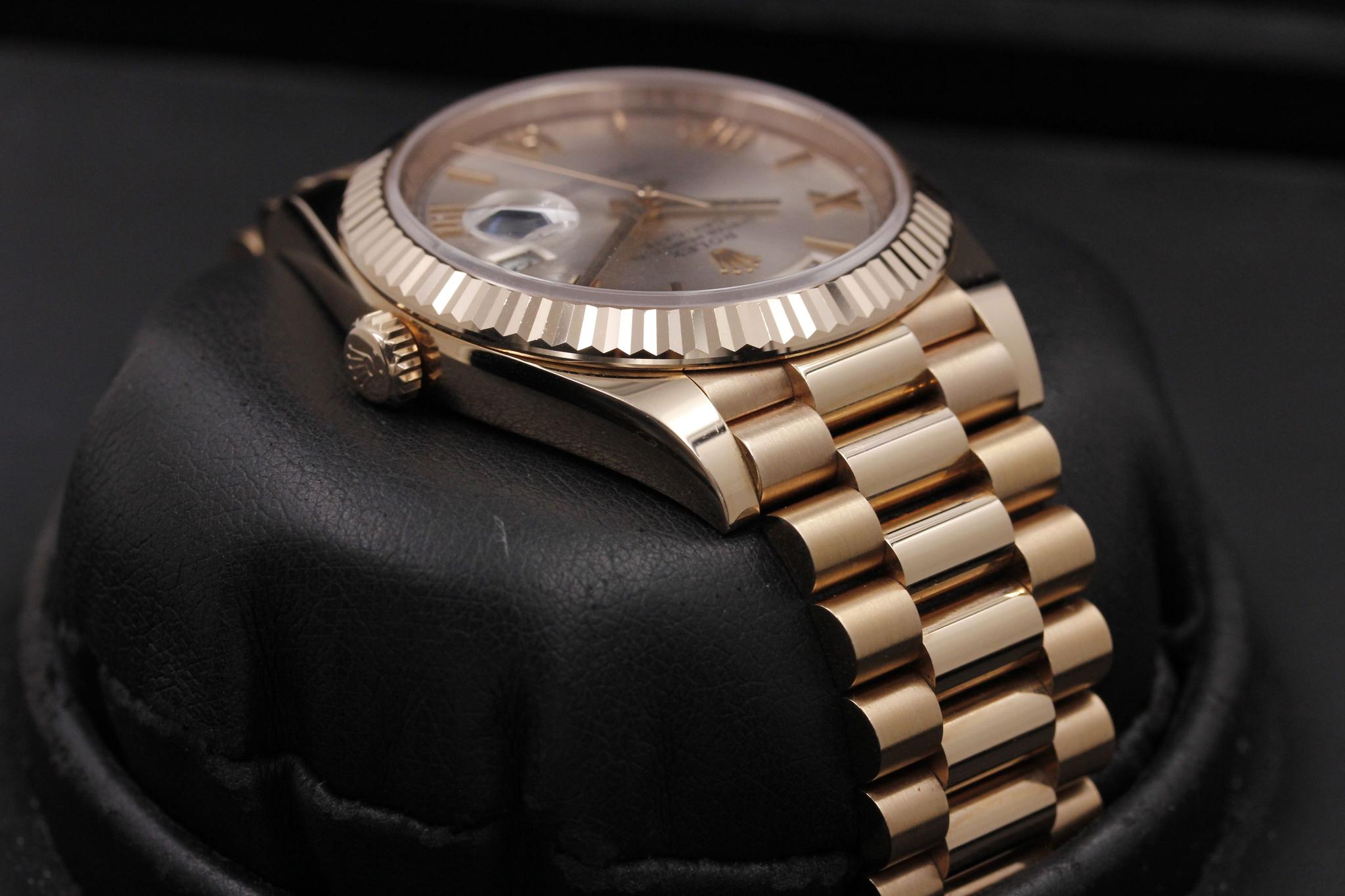 Watch Image 4