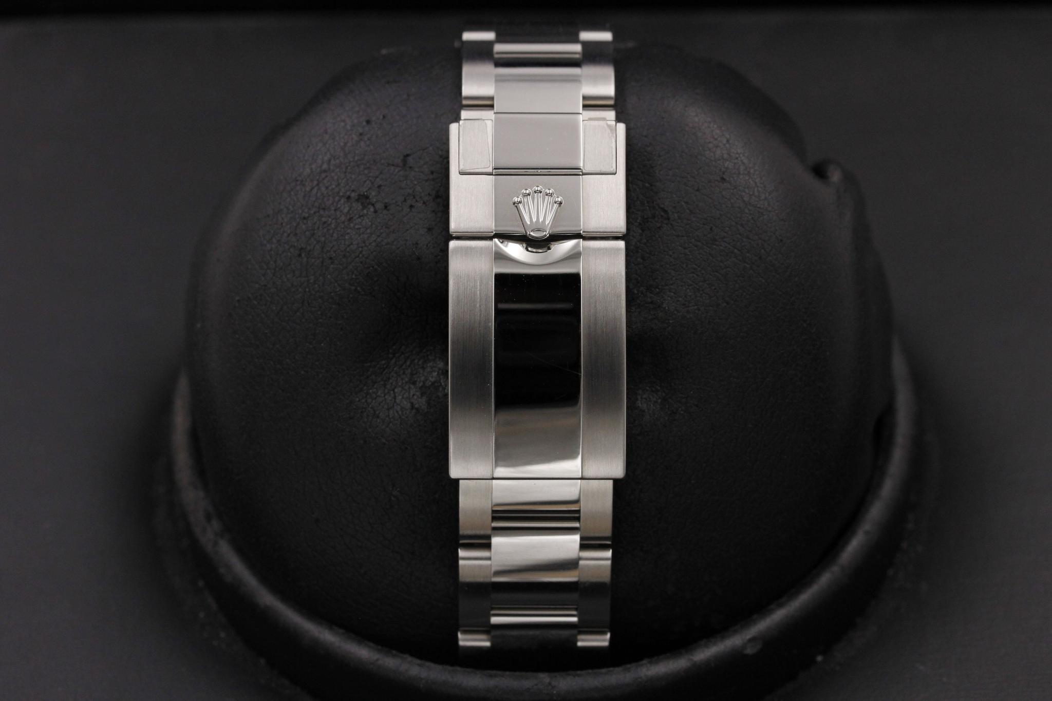 Watch Image 7