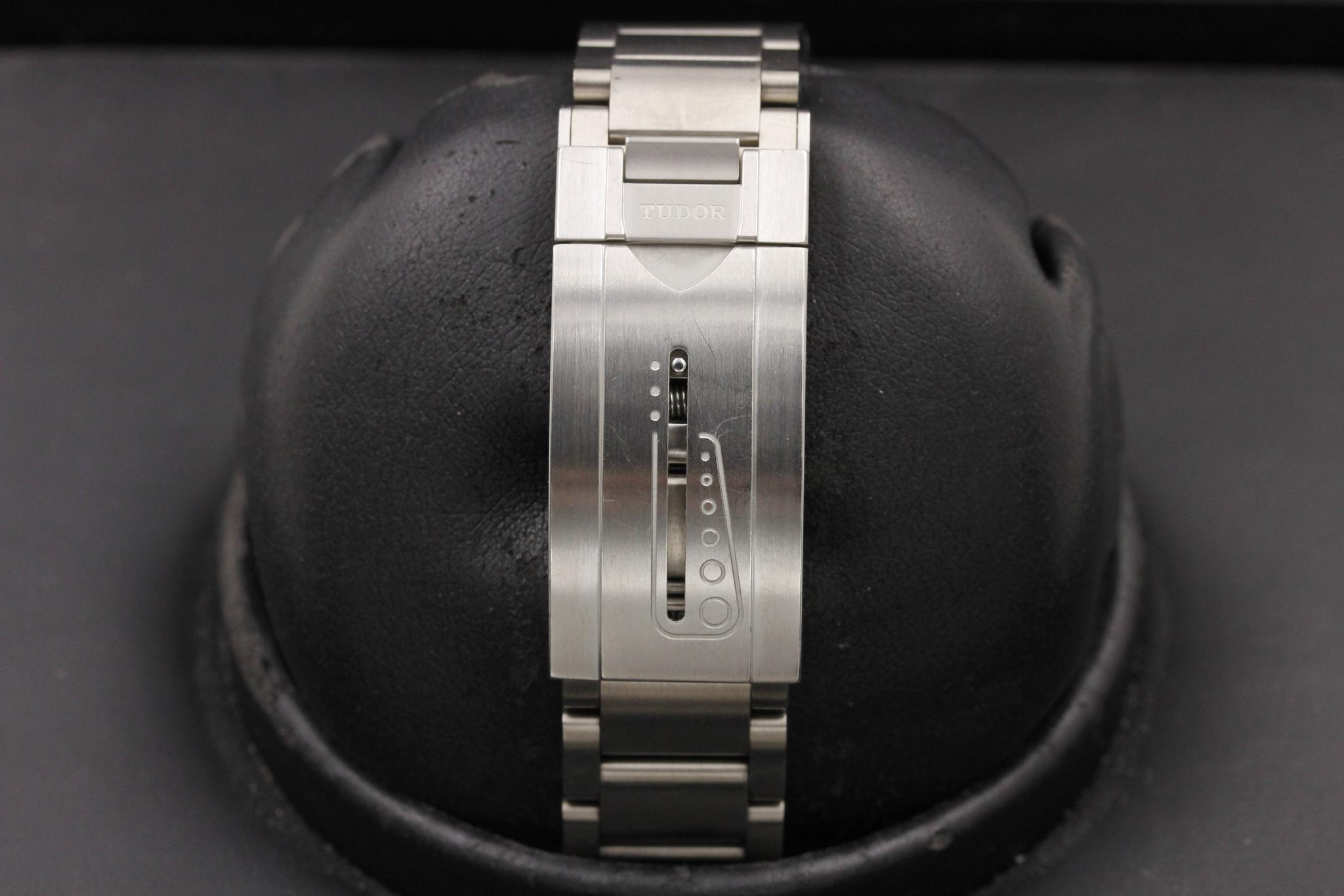 Watch Image 8