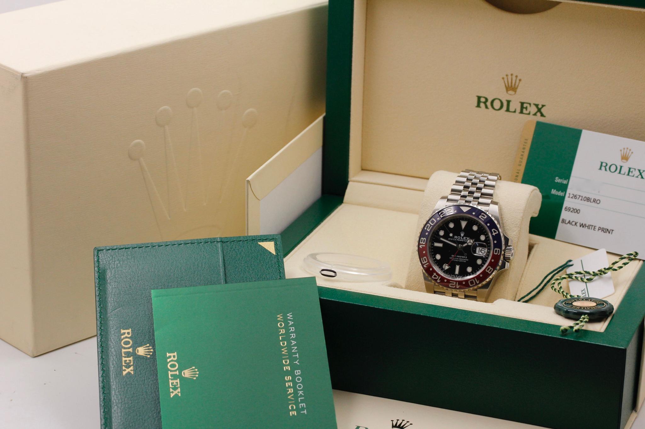 Watch Image 11