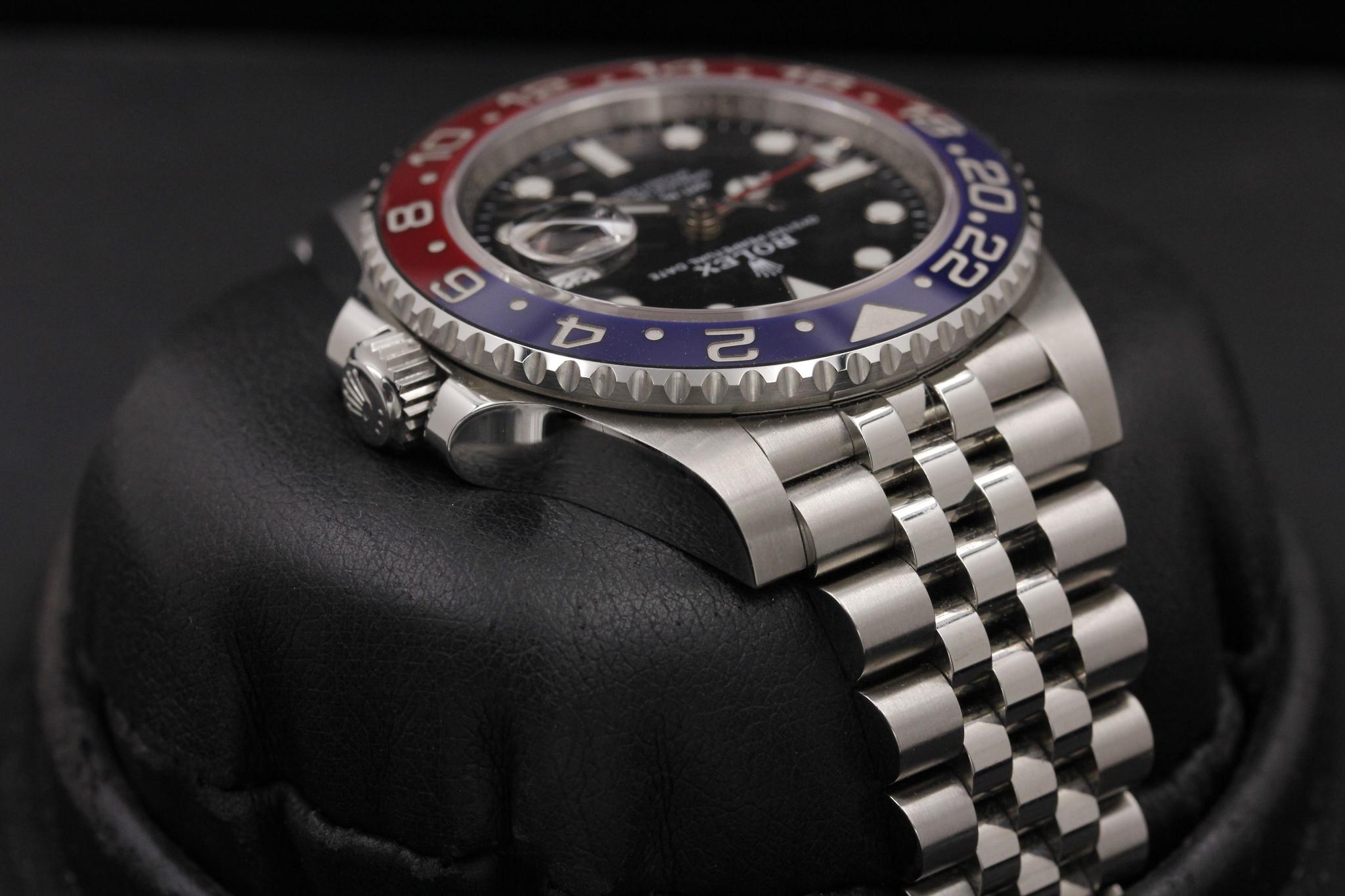 Watch Image 4
