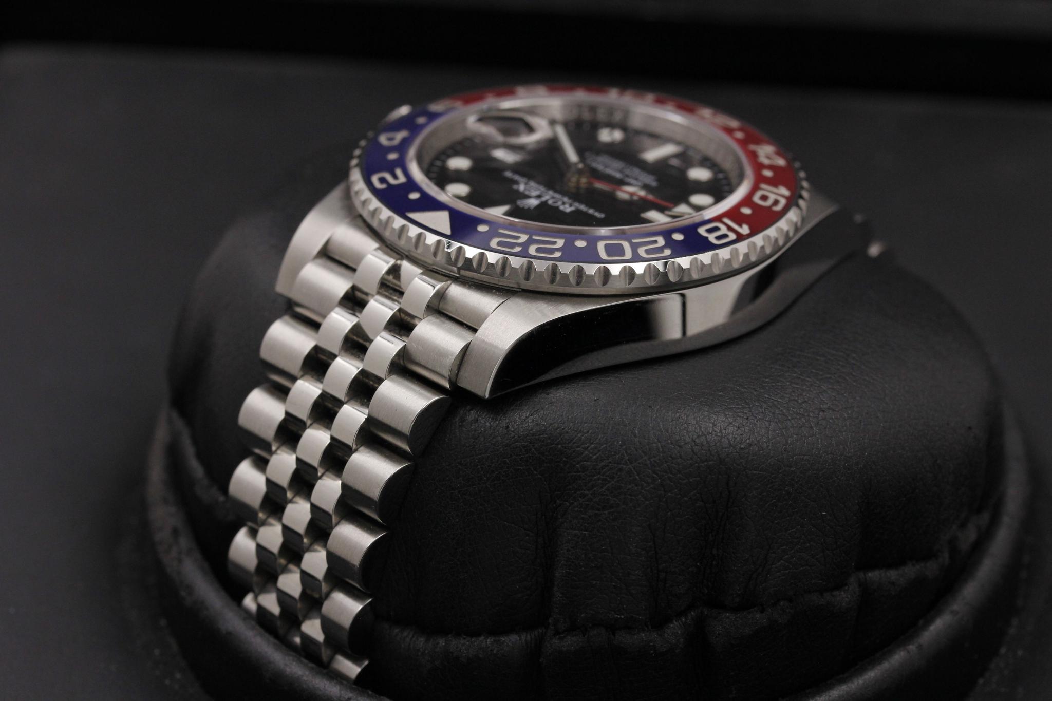 Watch Image 5