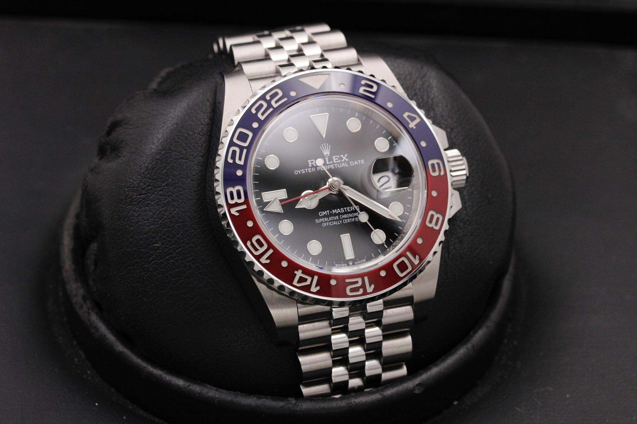 Watch Image 10