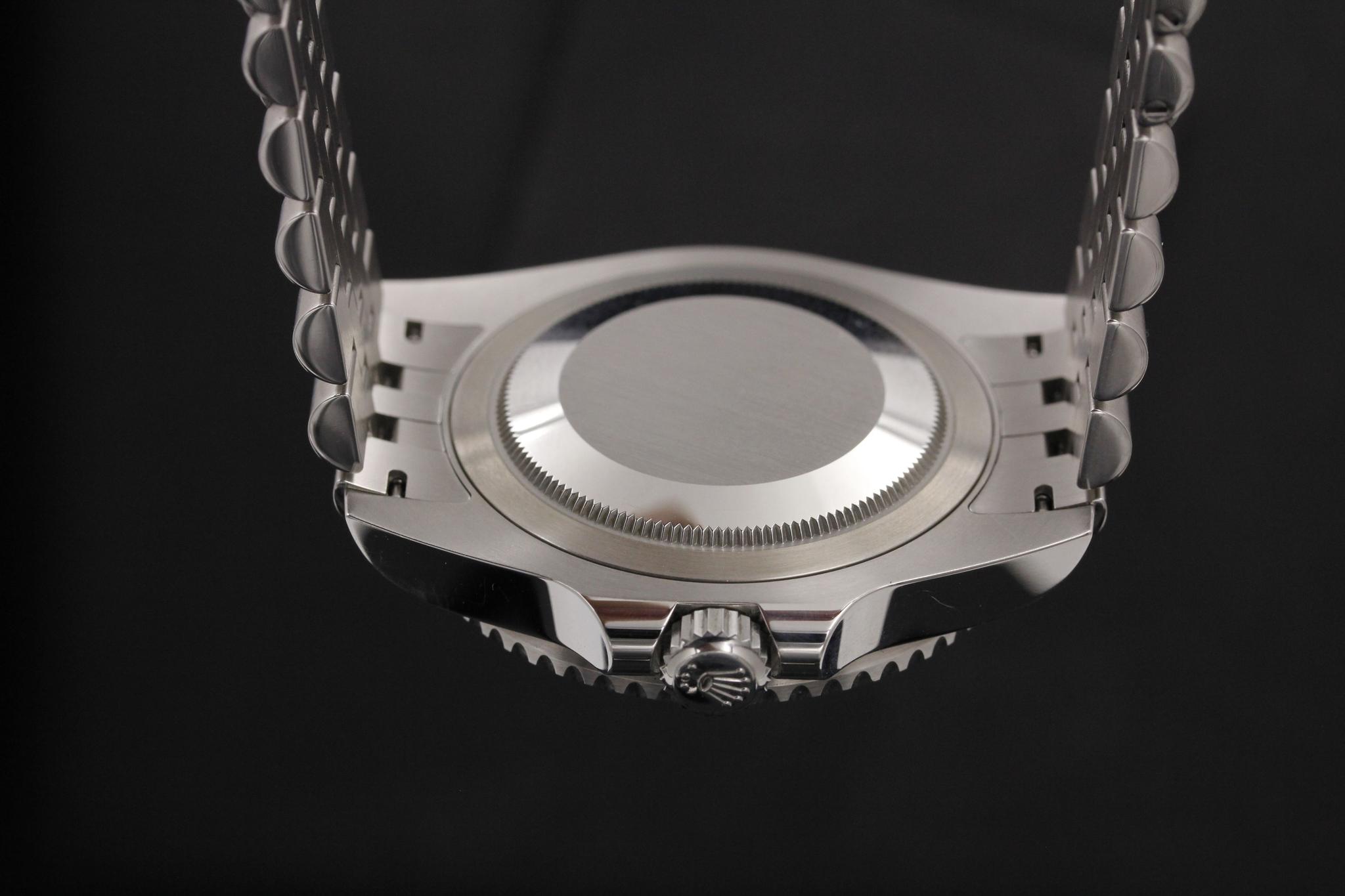Watch Image 7