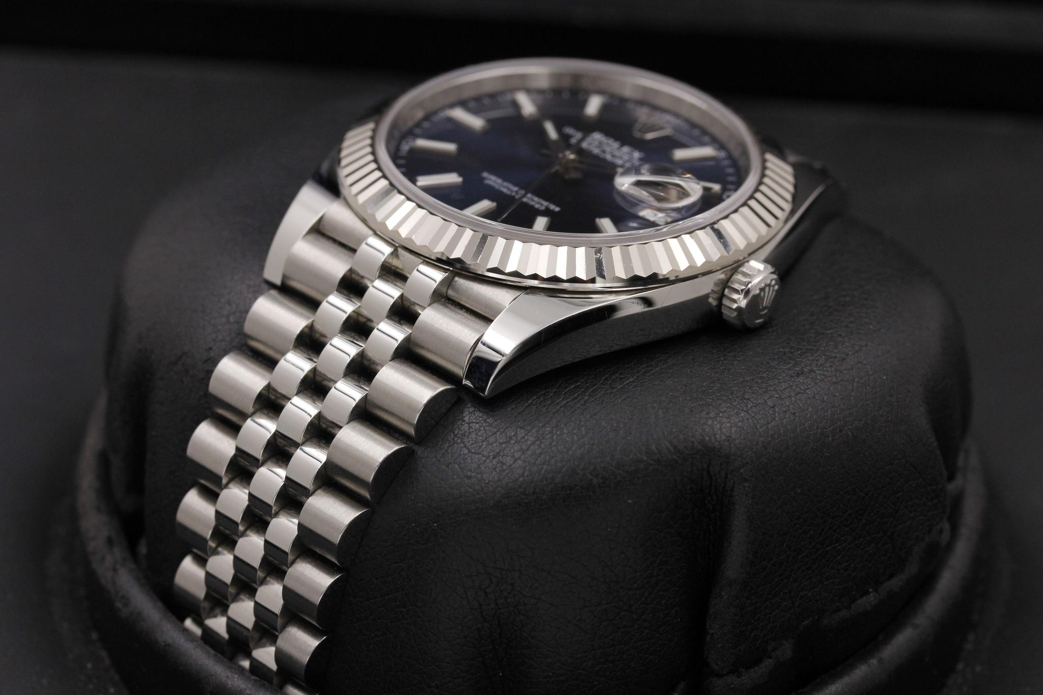 Watch Image 2
