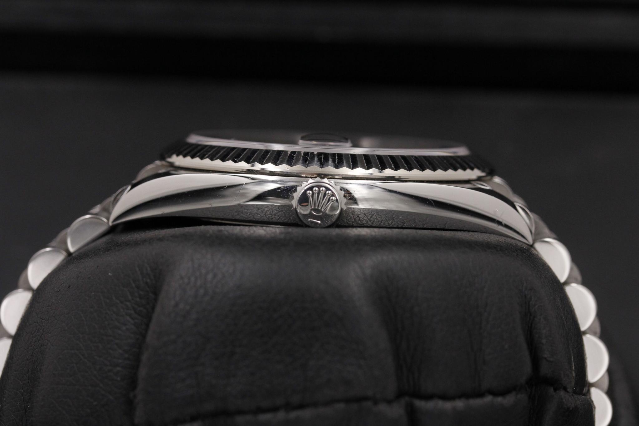 Watch Image 3