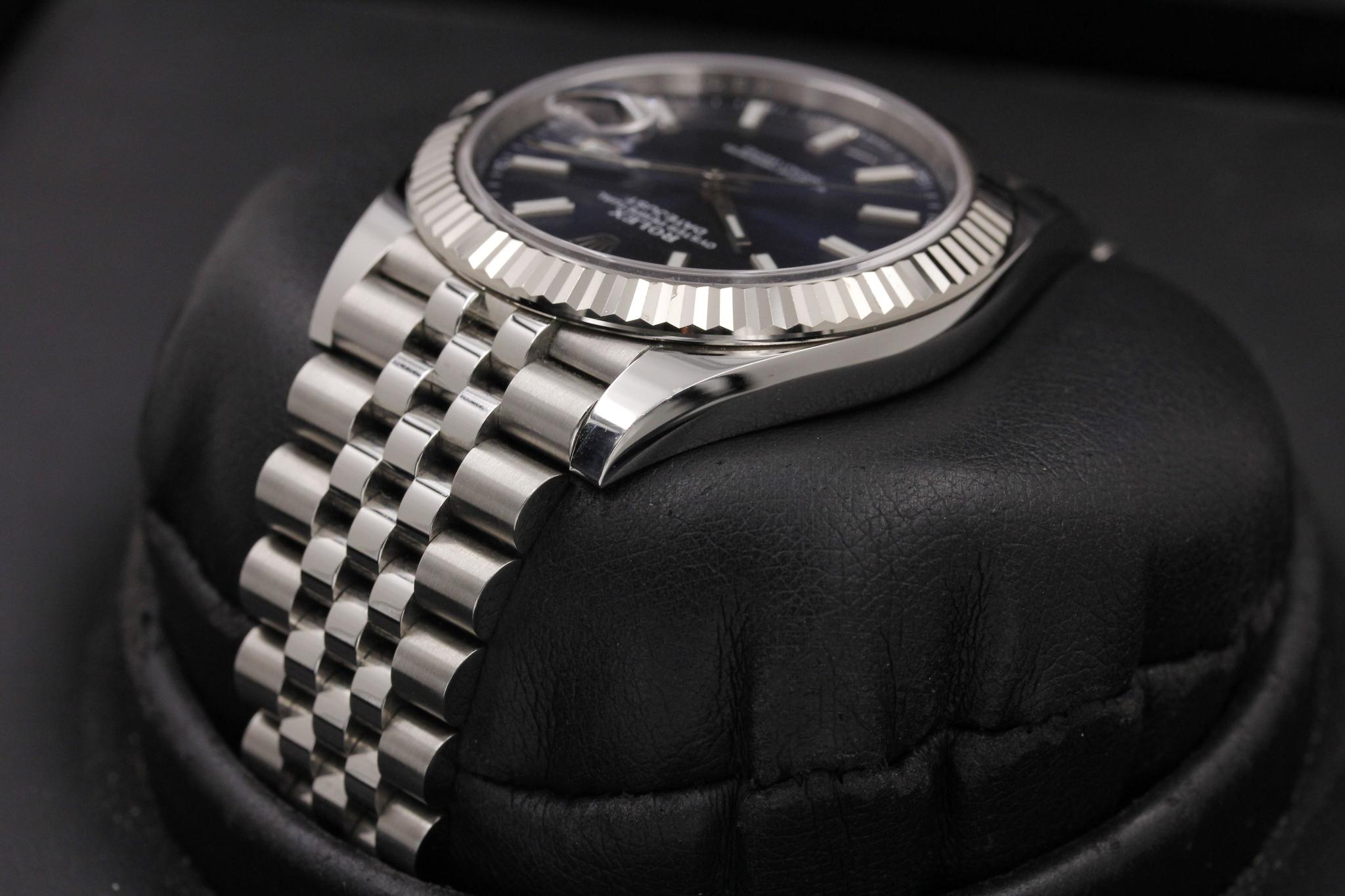 Watch Image 5