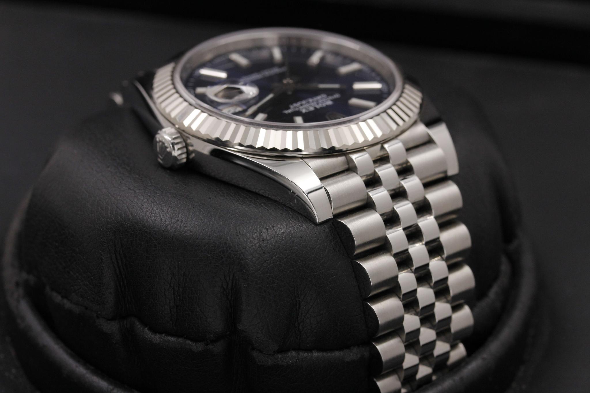 Watch Image 4
