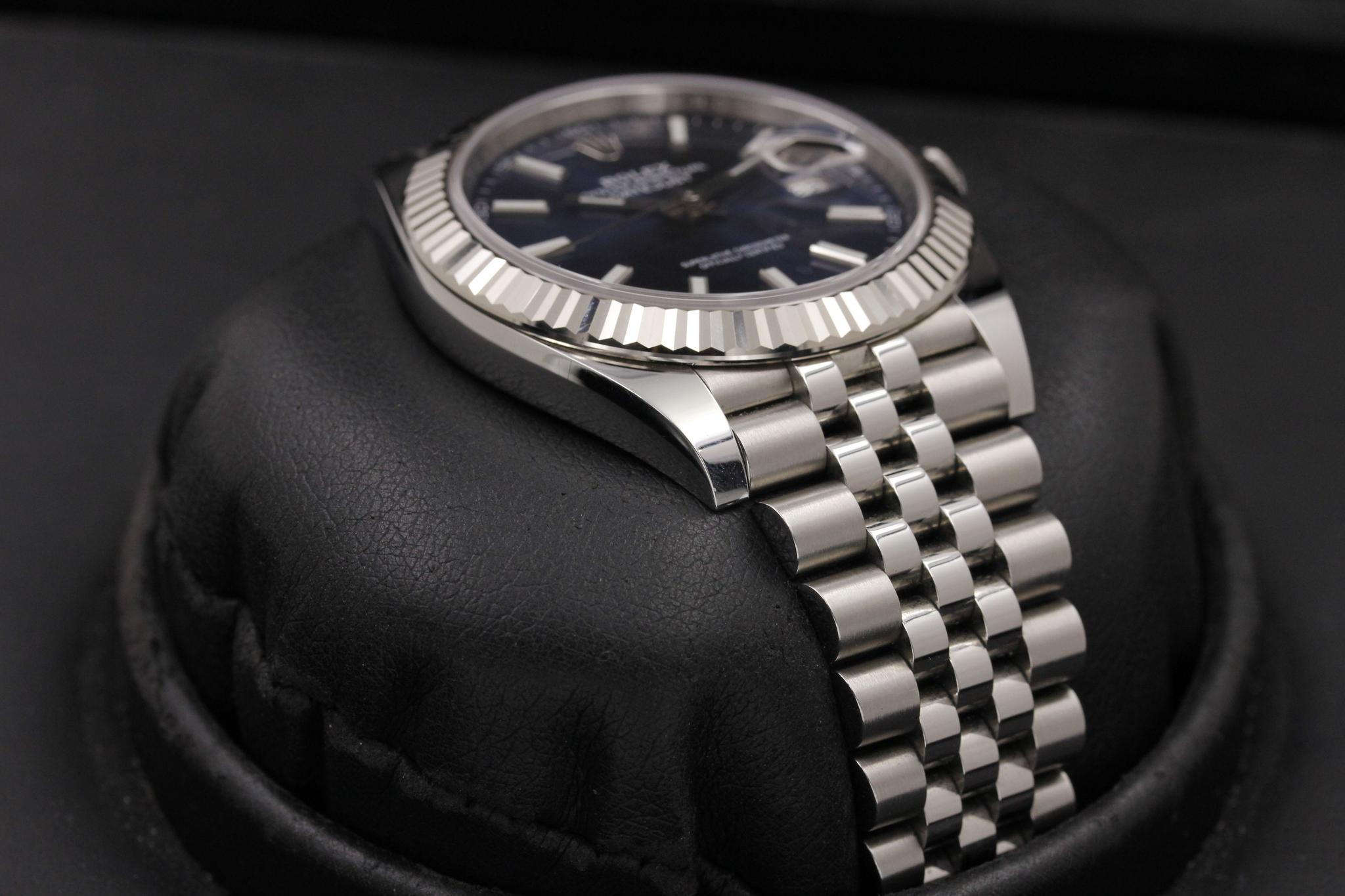 Watch Image 6