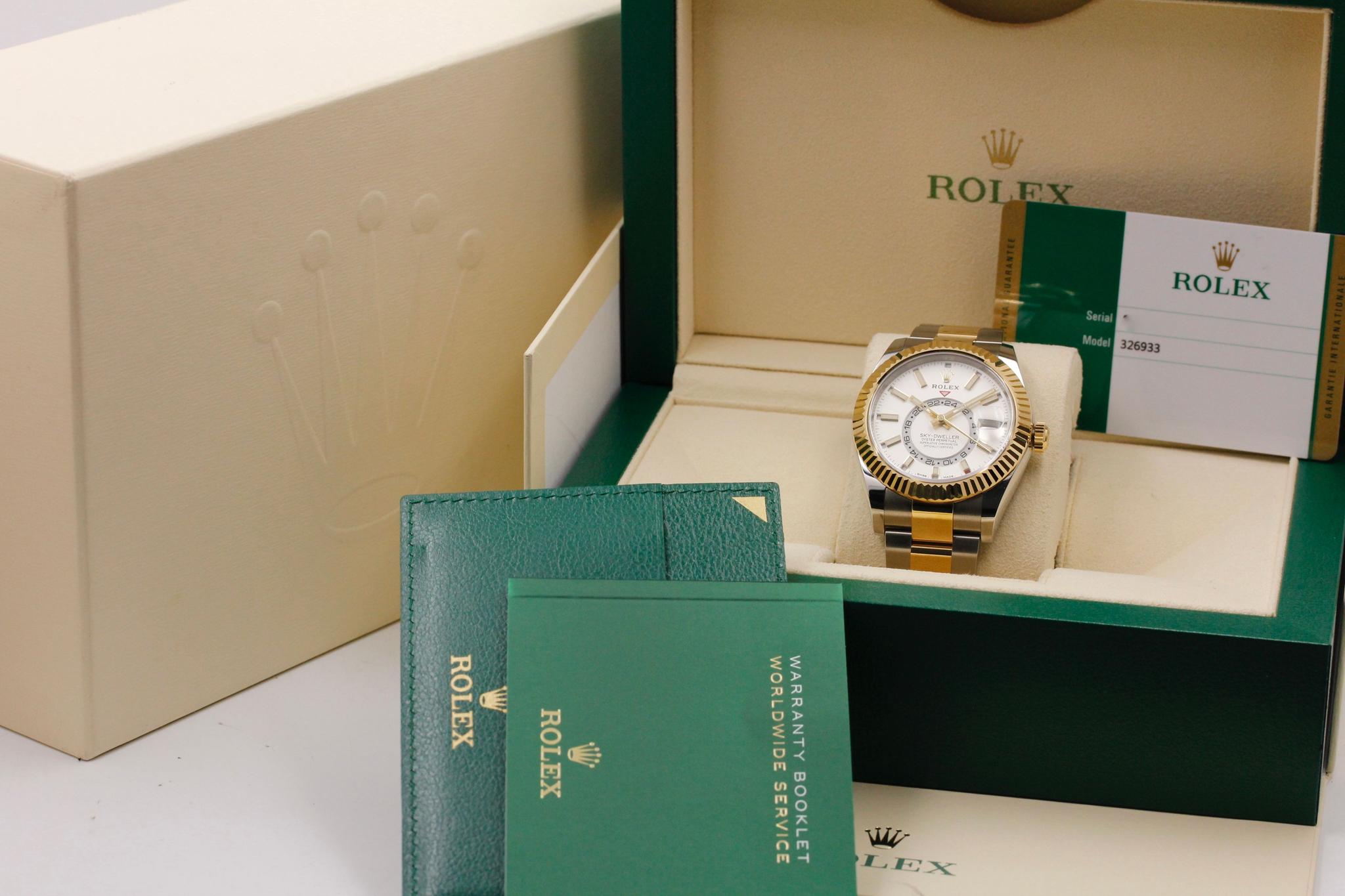 Watch Image 11