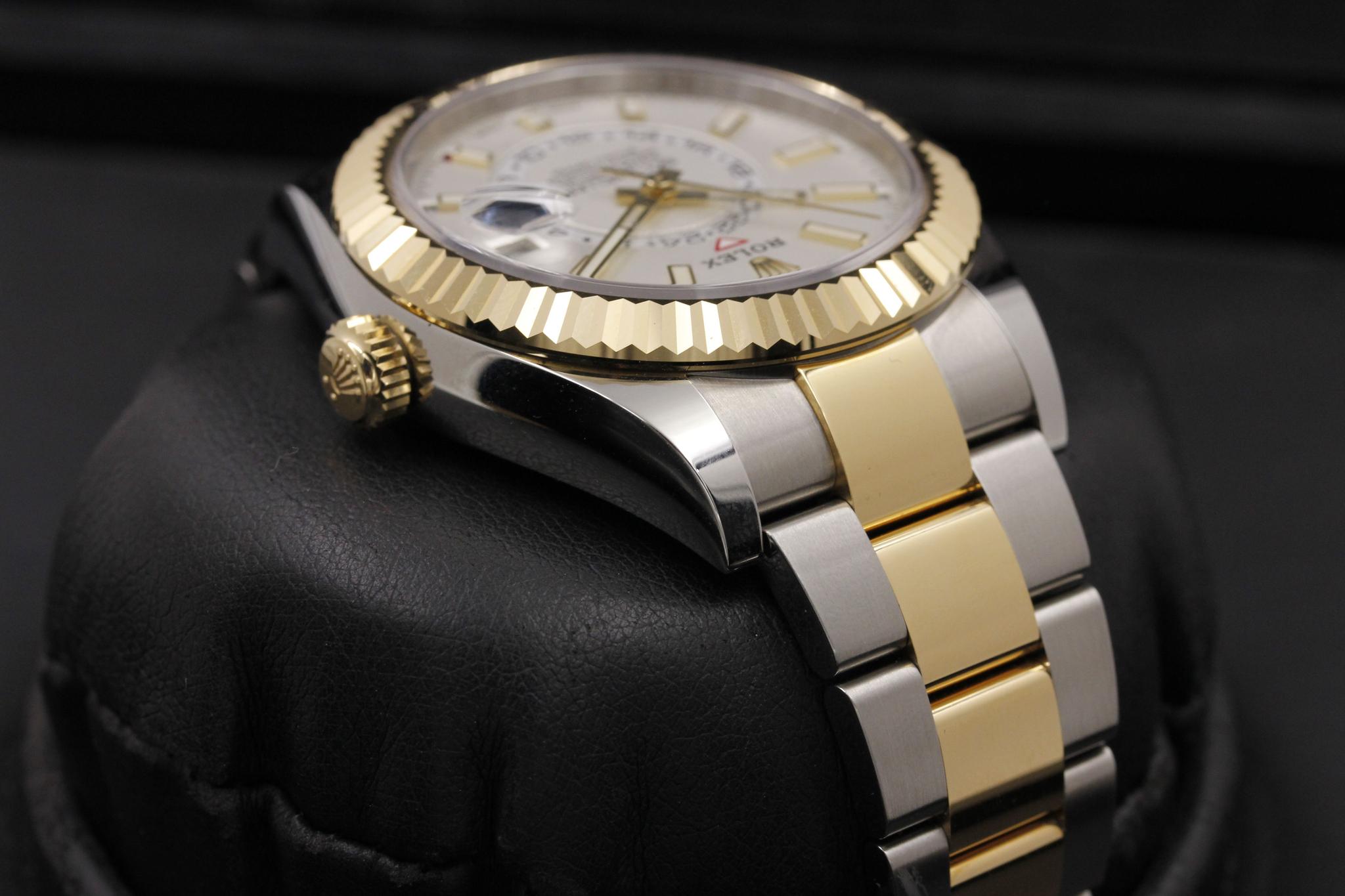 Watch Image 4