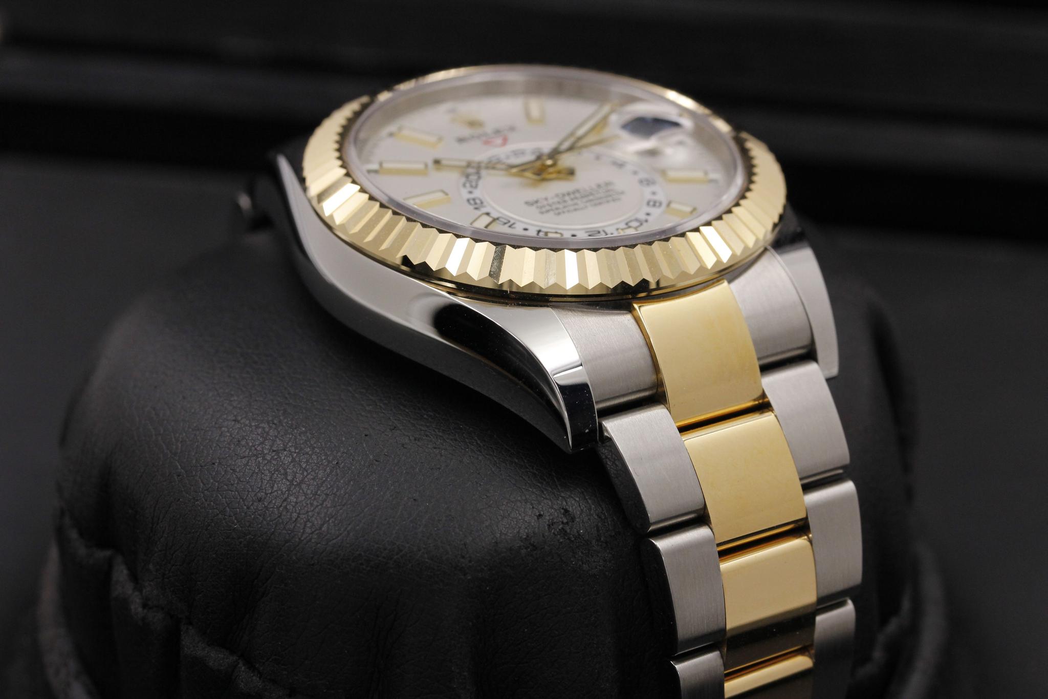 Watch Image 6