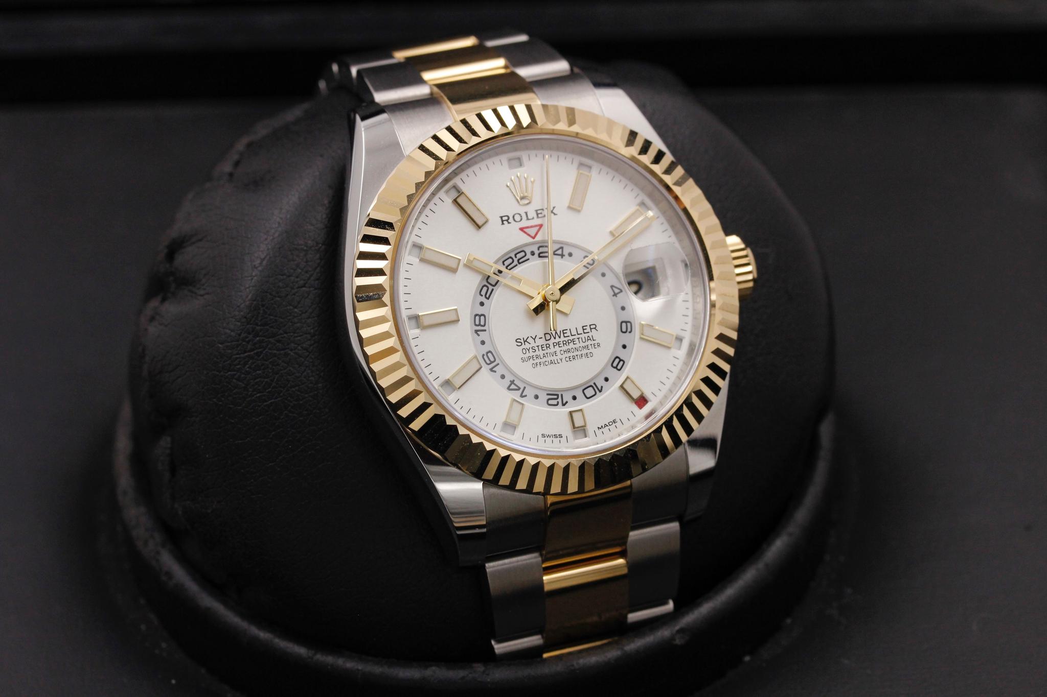 Watch Image 10